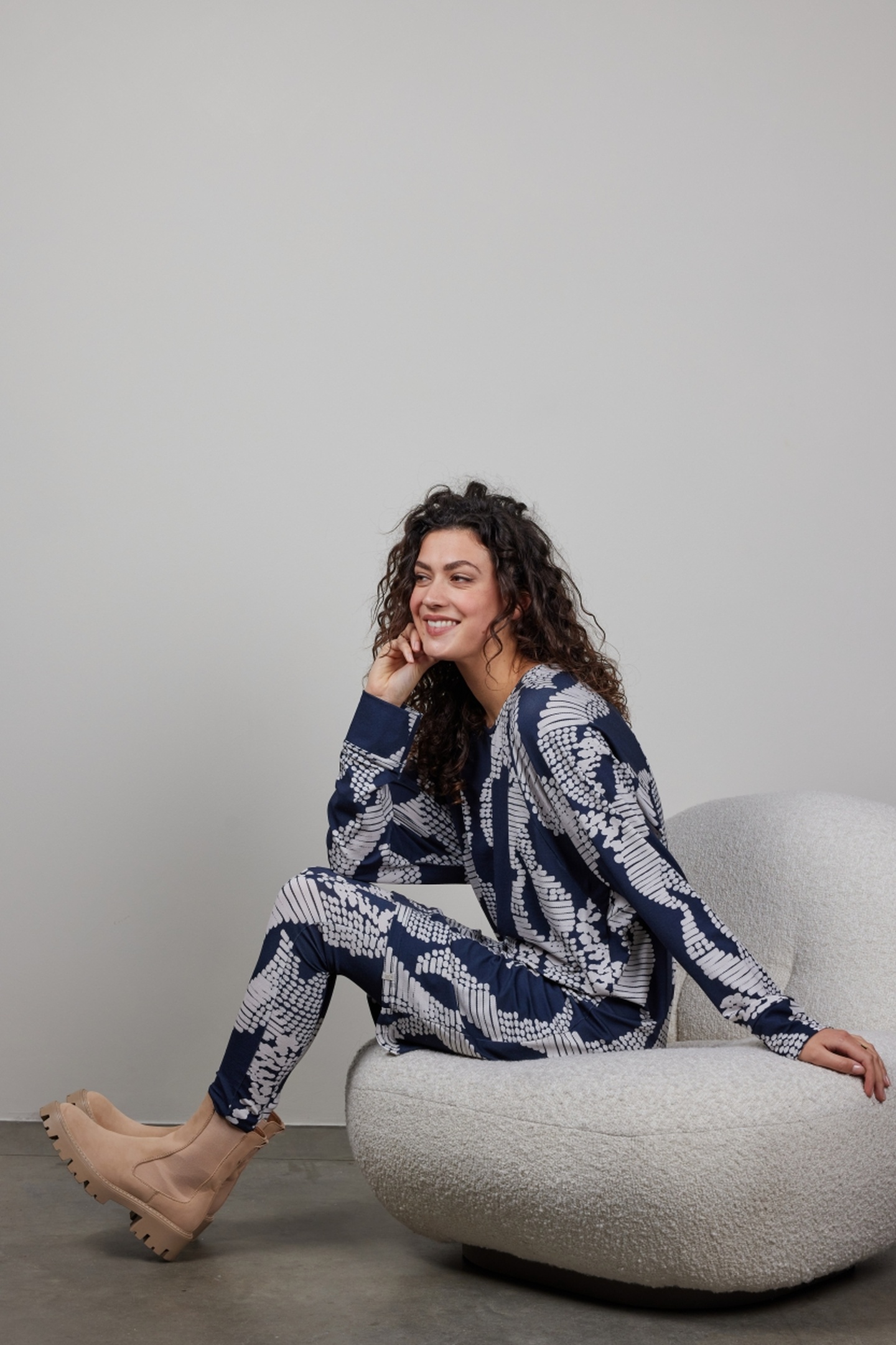 BASIC LEGGING  IN DARKBLUE MET DANCING DOTS PRINT 3