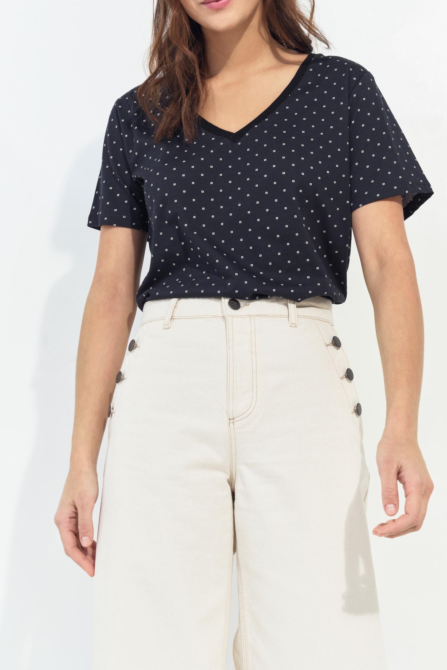 MADIAN - BLACK T-SHIRT WITH MINIMALIST ECRU SQUARE PRINT 5