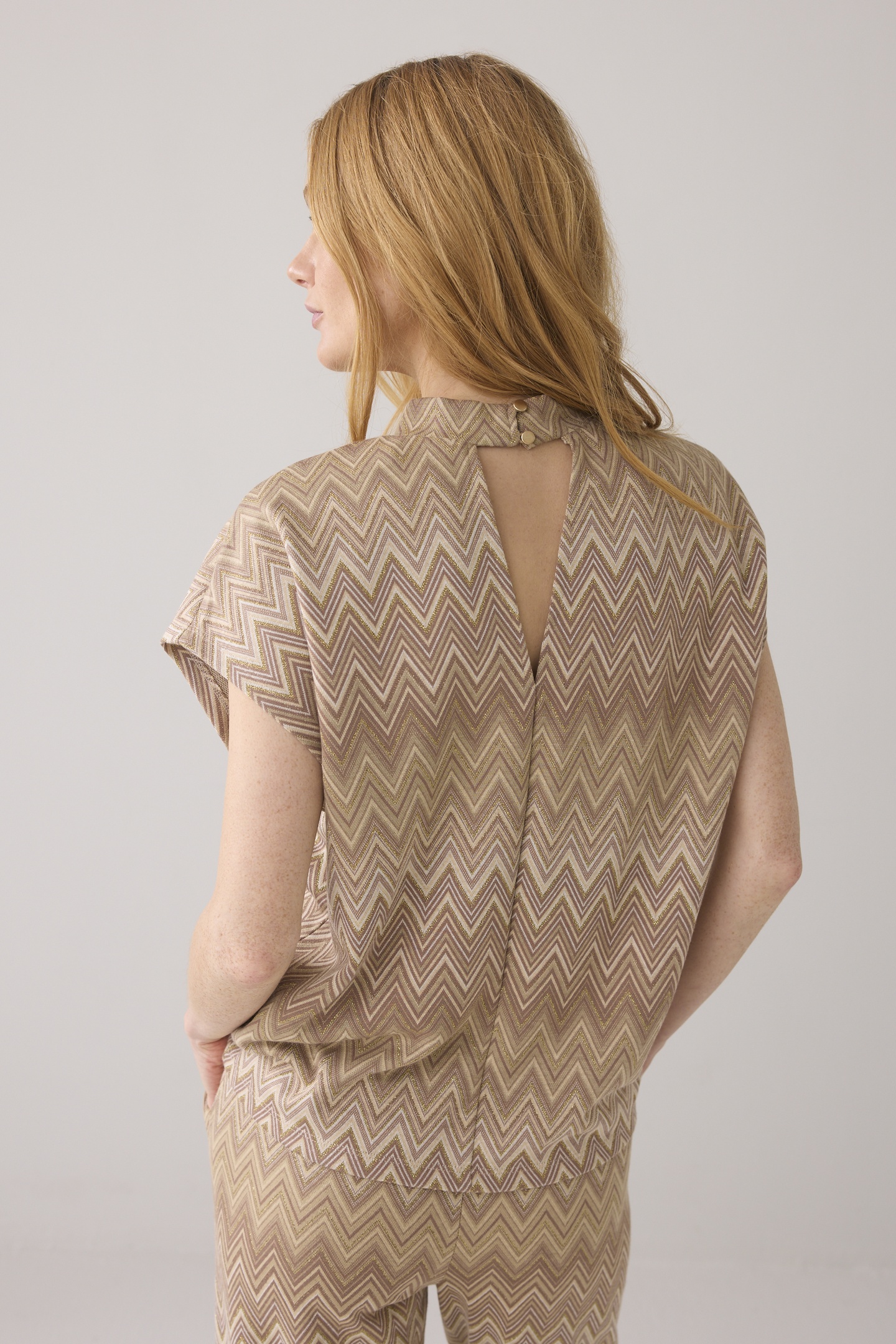 CAP SLEEVE TOP ZIG ZAG JACQUARD SOFT CAMEL 3