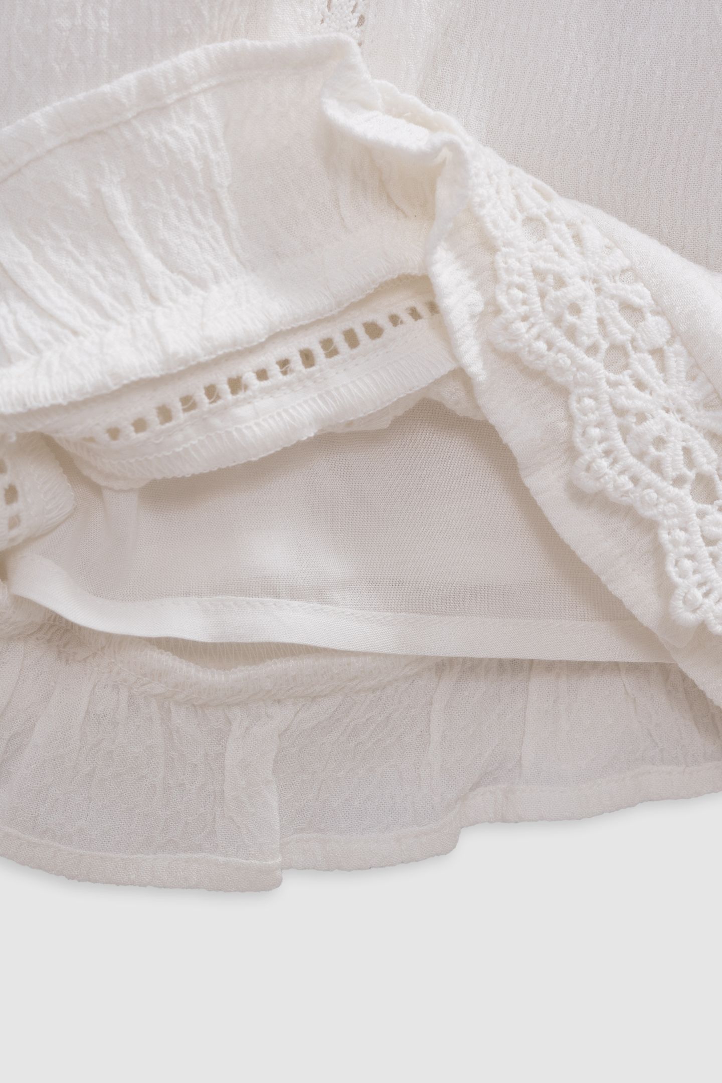 ECRU SHORTS WITH BOHEMIAN LACE DETAILS 6