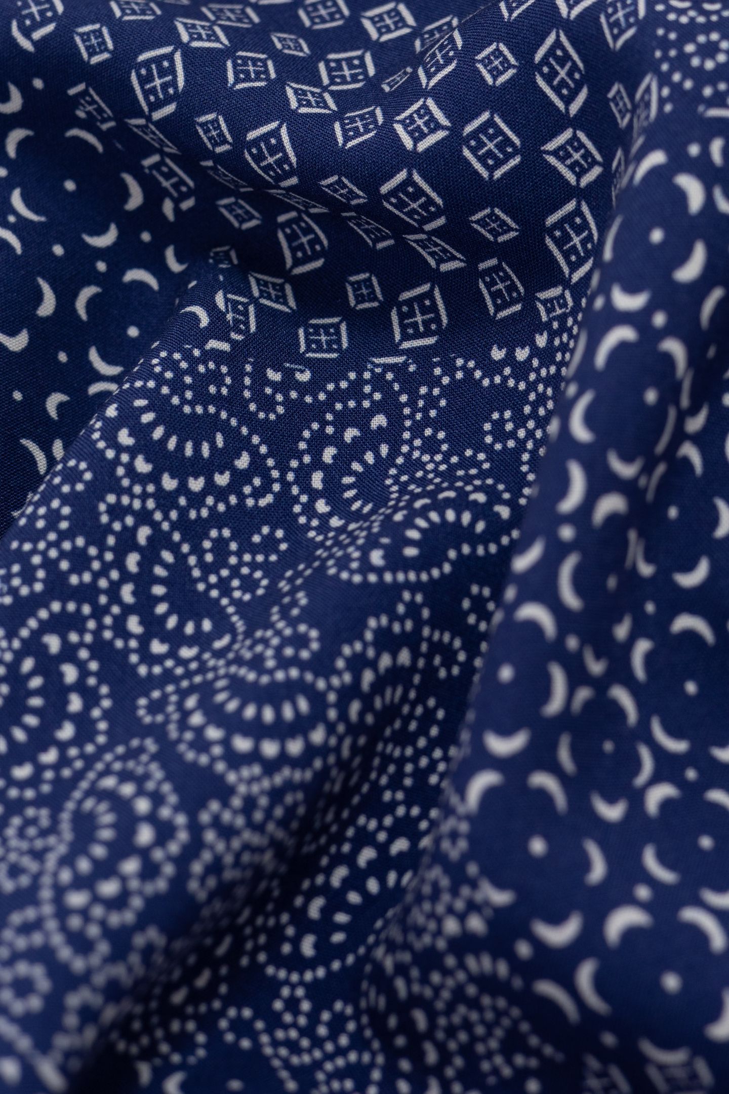 GRAPHIC PATCHWORK PRINTED NAVY TOP MARINE 6