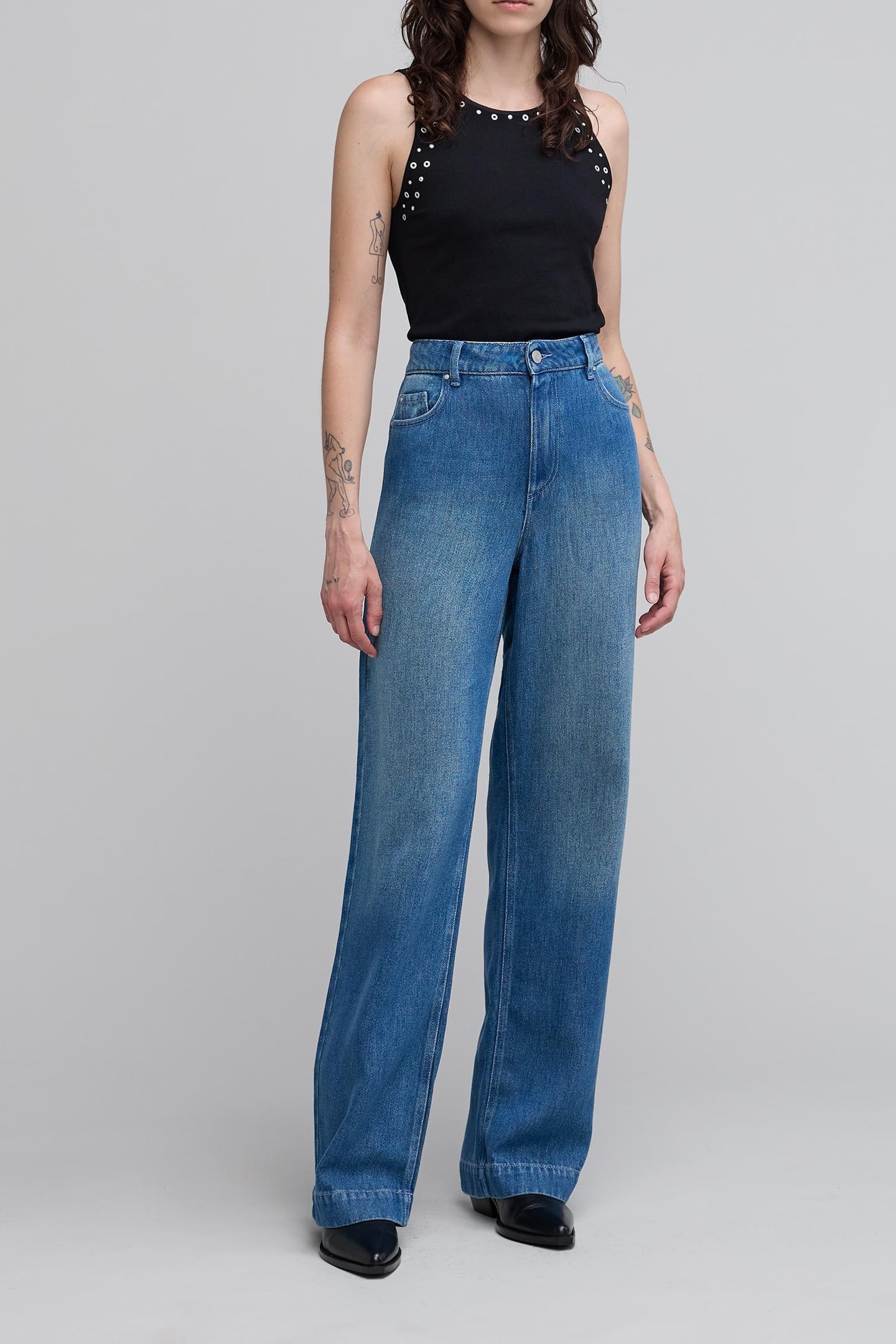 HIGH-WAISTED WIDE-LEG DENIM 1