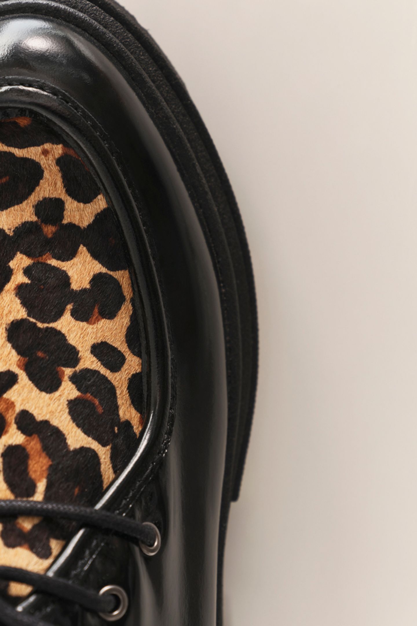 O.MAEL - BLACK NOTCHED DERBIES IN GLAZED LEATHER AND LEOPARD 2