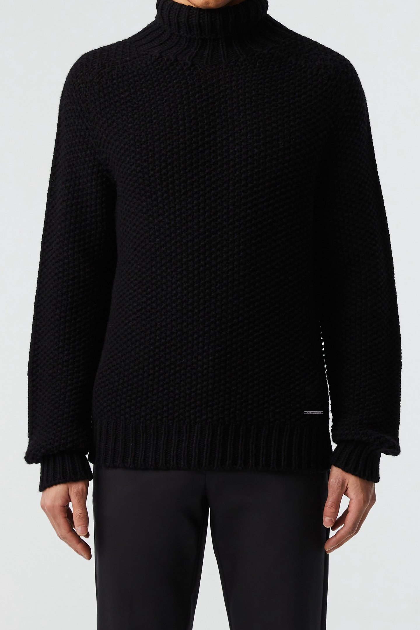 FINAR V1.Y8.02 PULLOVER BLACK 1