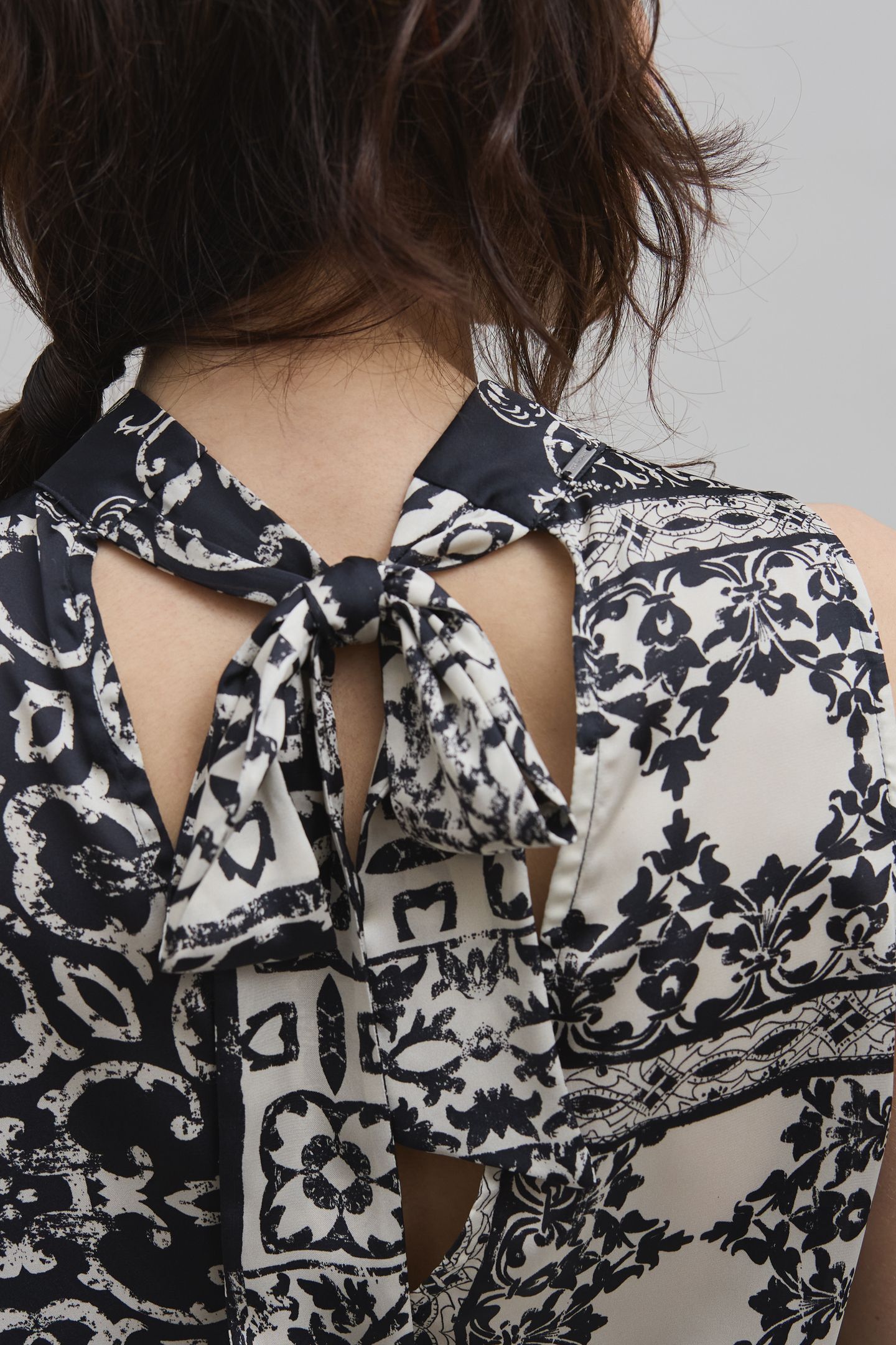 BLACK PATCHWORK PRINT SCARF HIGH NECK TOP 7