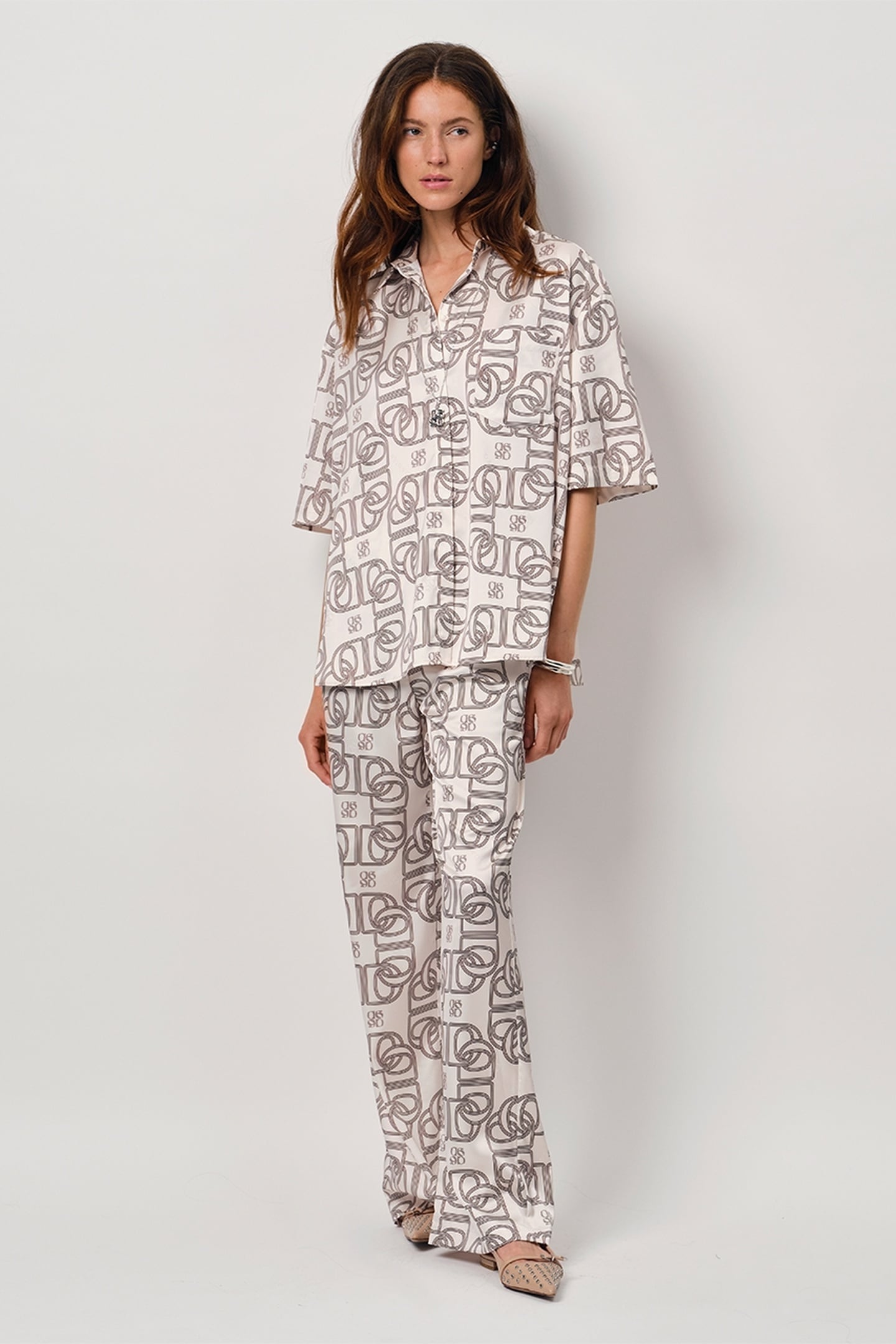 PEJU LOGO PRINTED LONG BLOUSE BUTTER CREAM 1