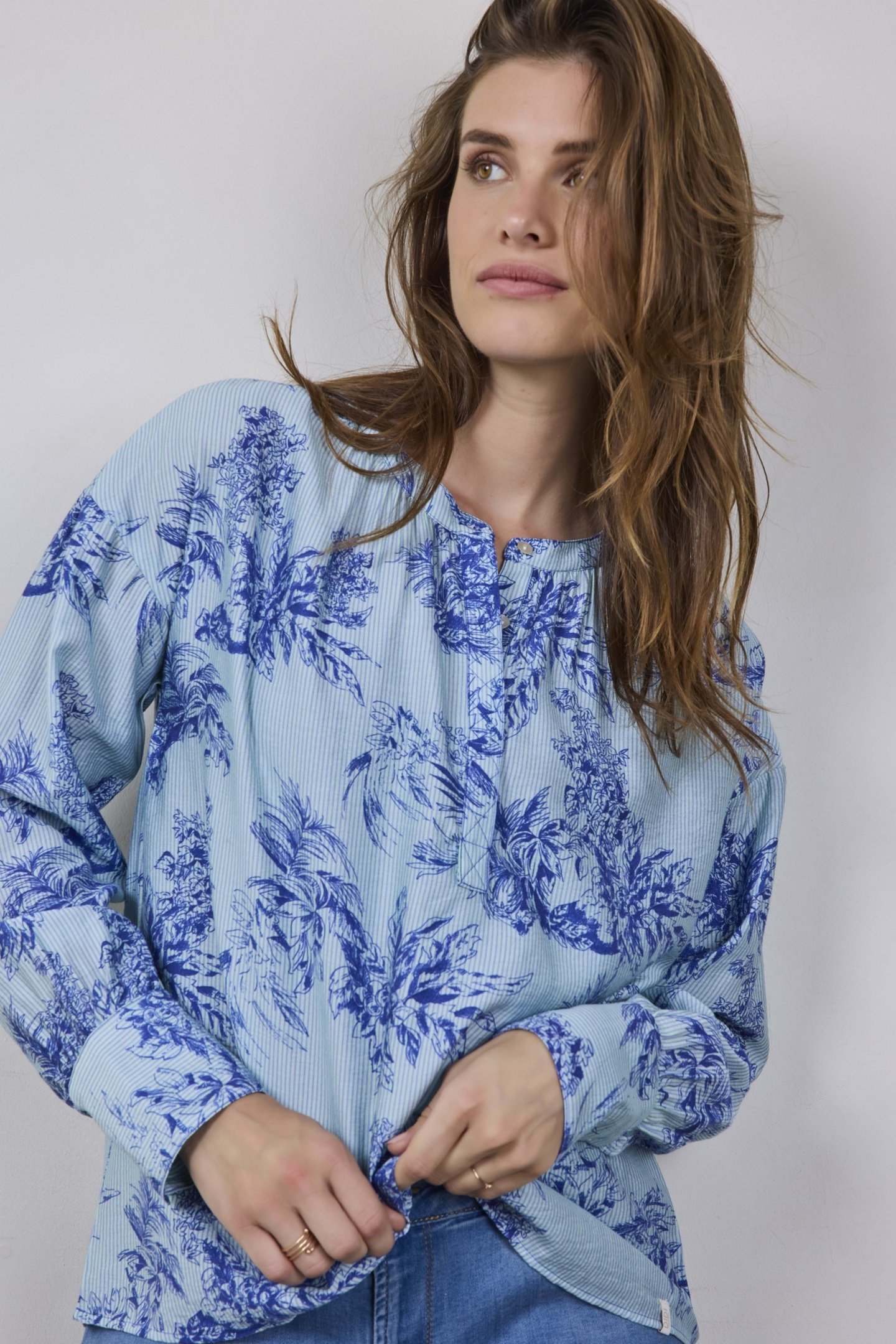 BLOUSE SARI LIGHT GREEN FINELINER PRINT 1