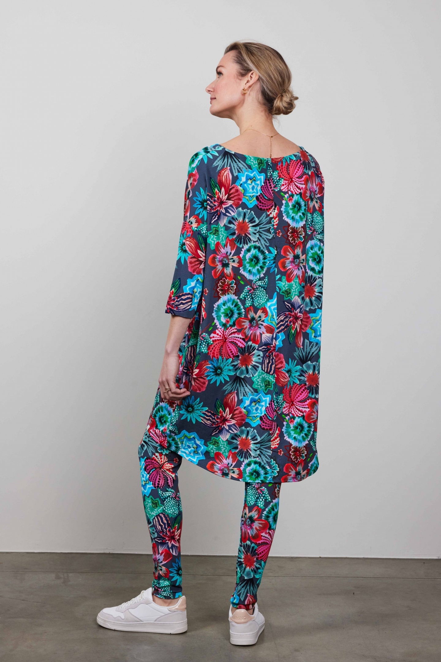 EASY LOOSE DRESS IN DARK SHADOW WITH FLORAL MEDLEY PRINT 2