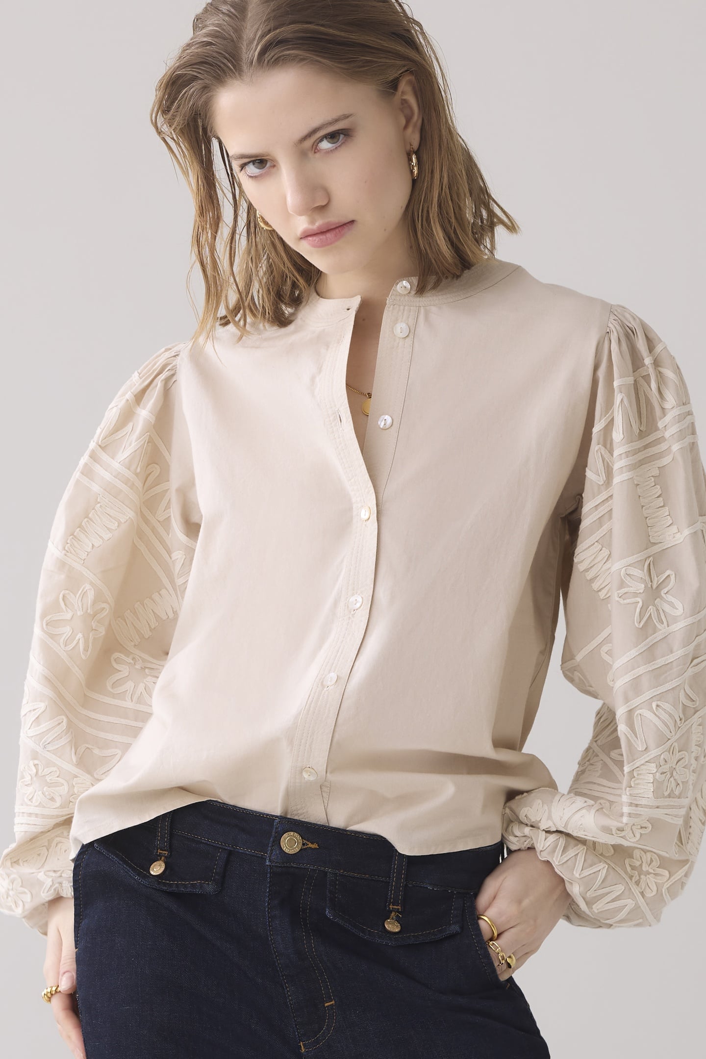 LONGSLEEVE BLOUSE TAPE EMBROIDERY PEBBLE BEIGE 2
