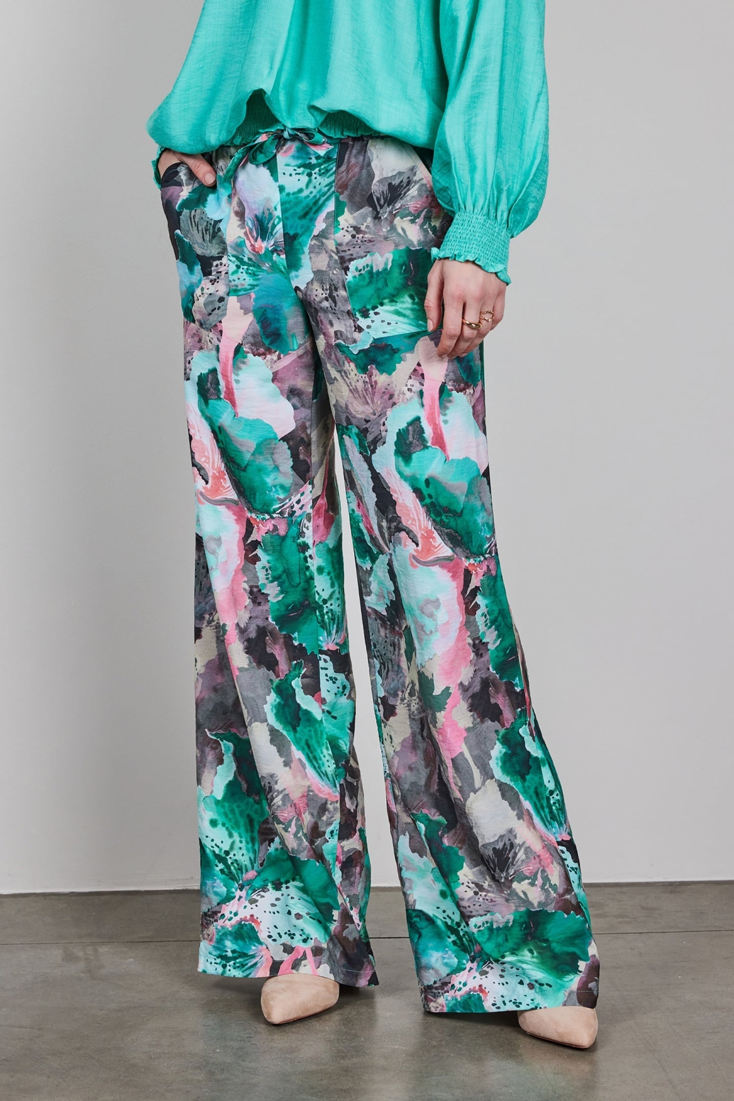 PRINTED PANTS BREEZER IN LIGHTGREY WITH DREAMSCAPE PRINT 2