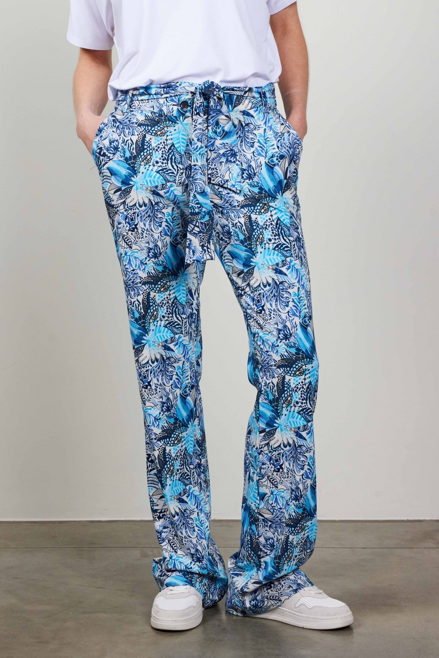 TRAVEL PANTS PASEO IN OFFWHITE WITH BLUE AZUR FUSION PRINT 3