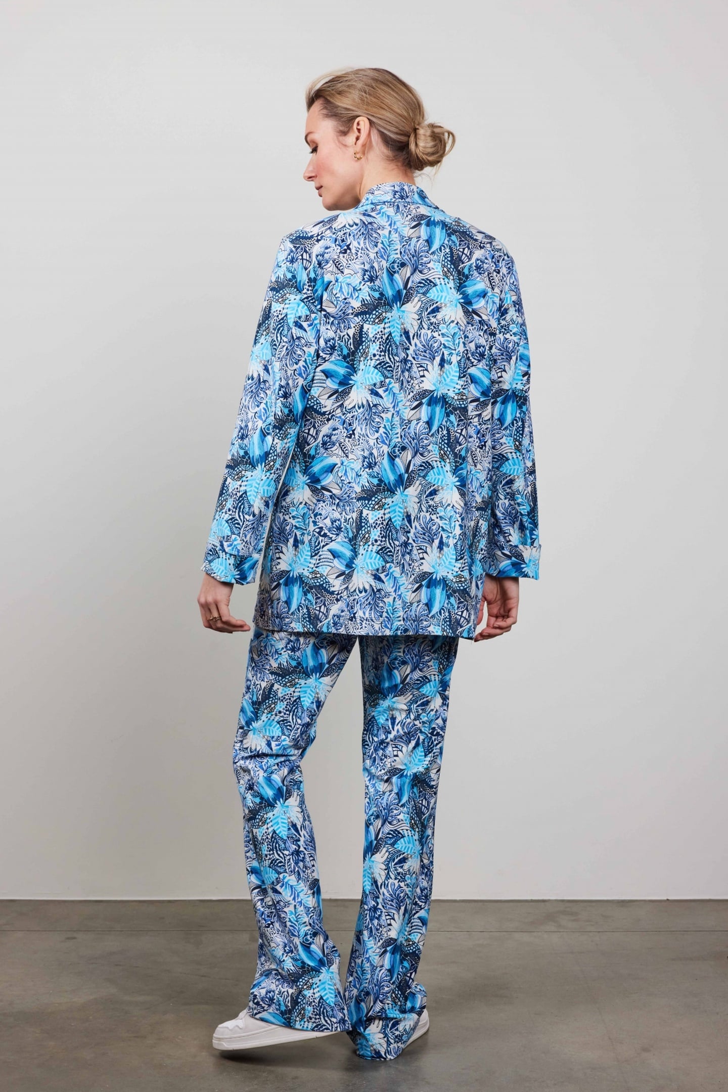 TRAVEL BLAZER MIDA IN OFFWHITE WITH BLUE AZUR FUSION PRINT 3