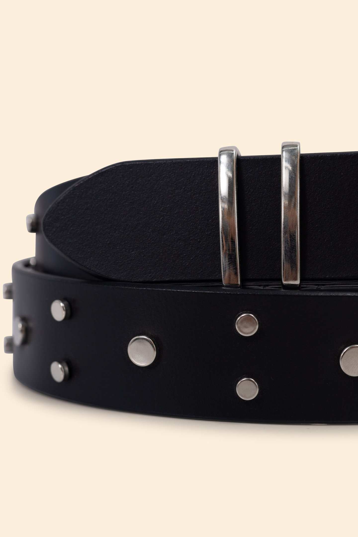BLACK LEATHER BELT WITH RIVET DETAILS BLACK 5