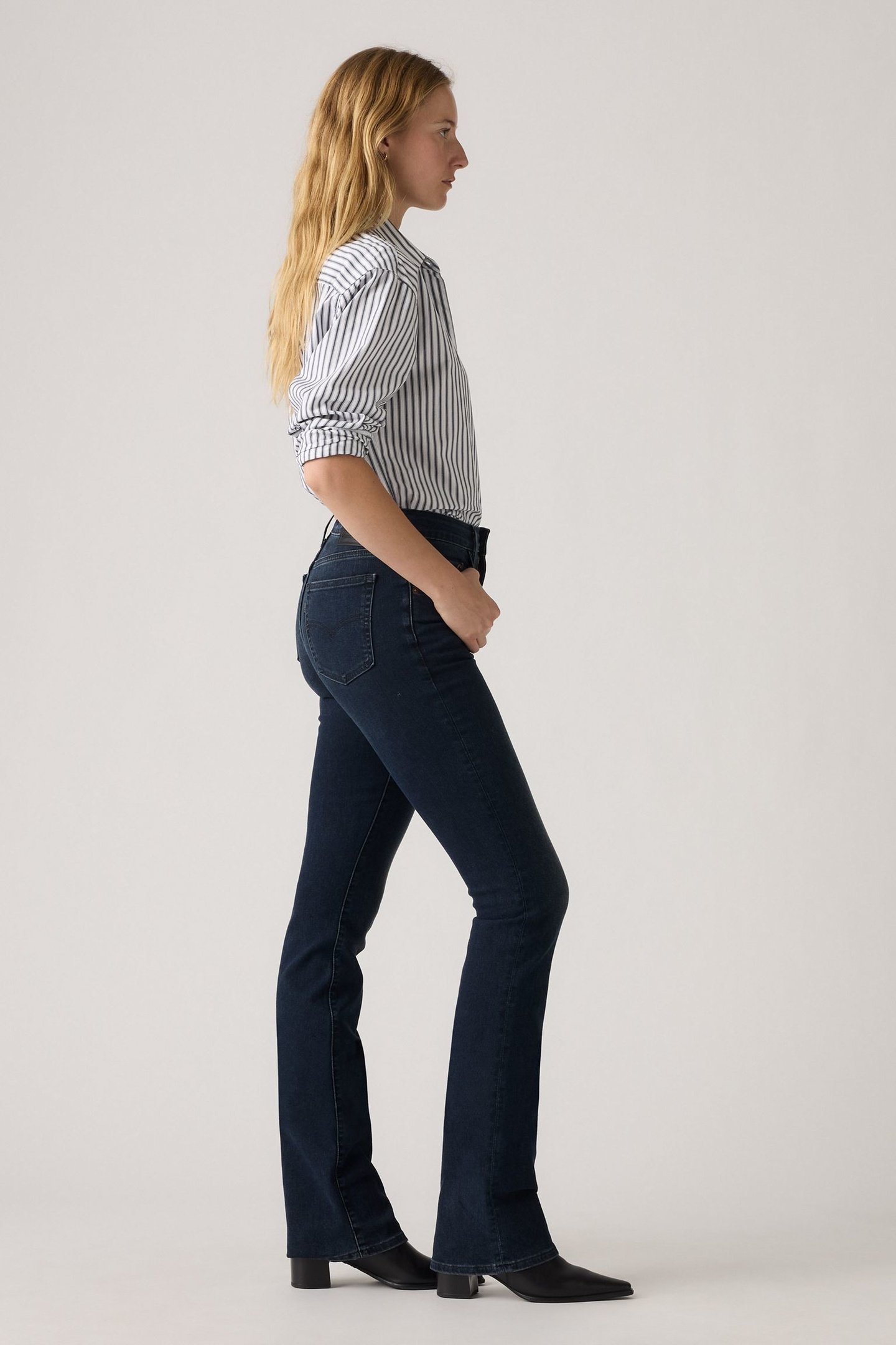 725 HIGH RISE BOOTCUT STUCK IN THE SAND 5