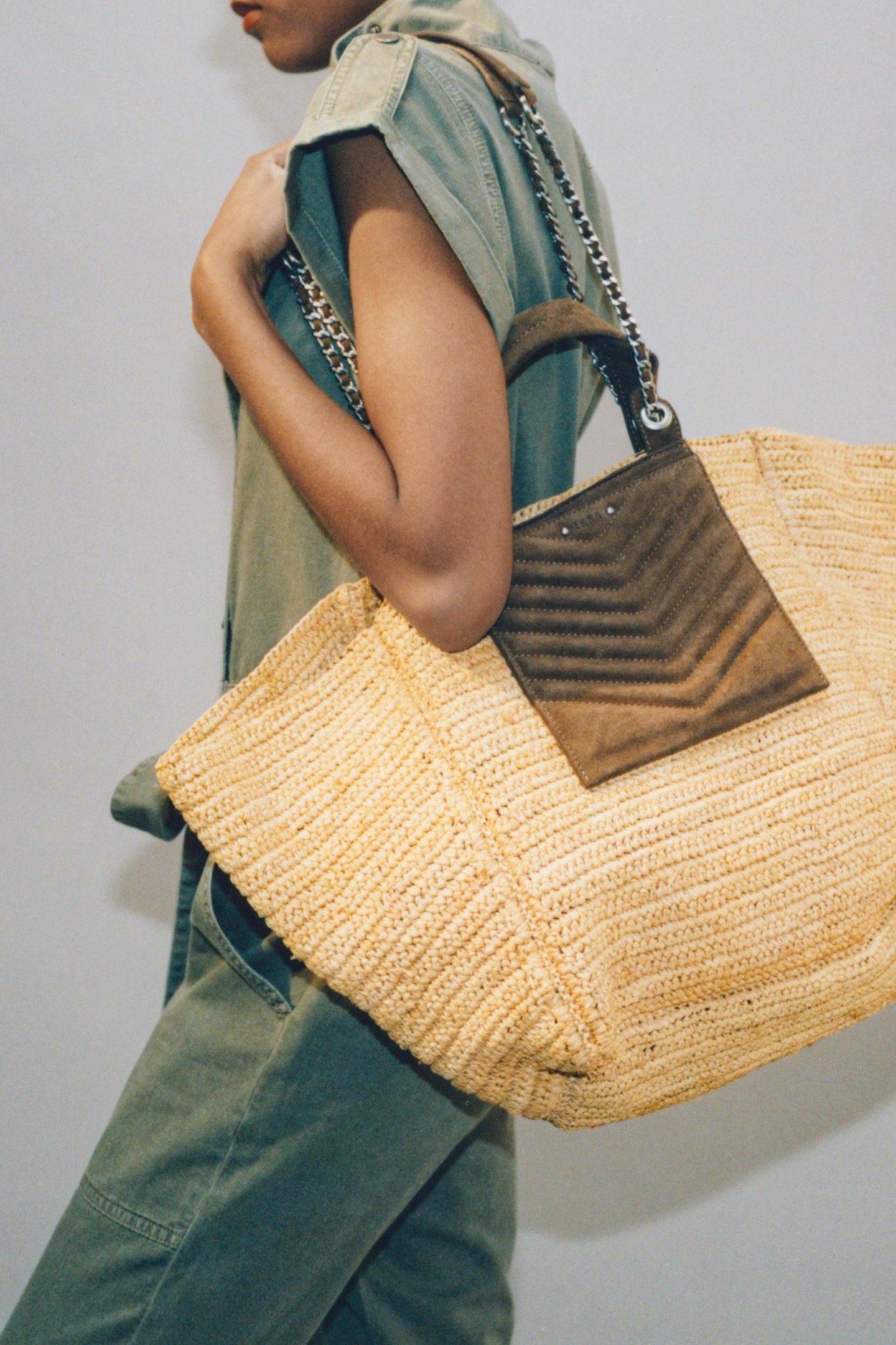 BEIGE RAFFIA & QUILTED LEATHER 1440 TOTE BAG 1