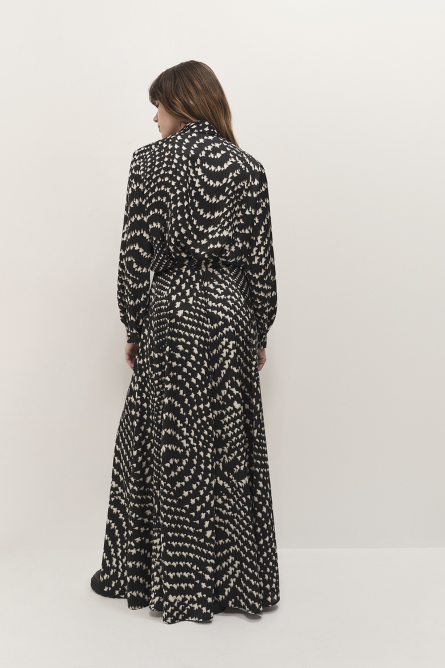 JAFNA - LONG BLACK SKIRT WITH OPTICAL PRINT 5