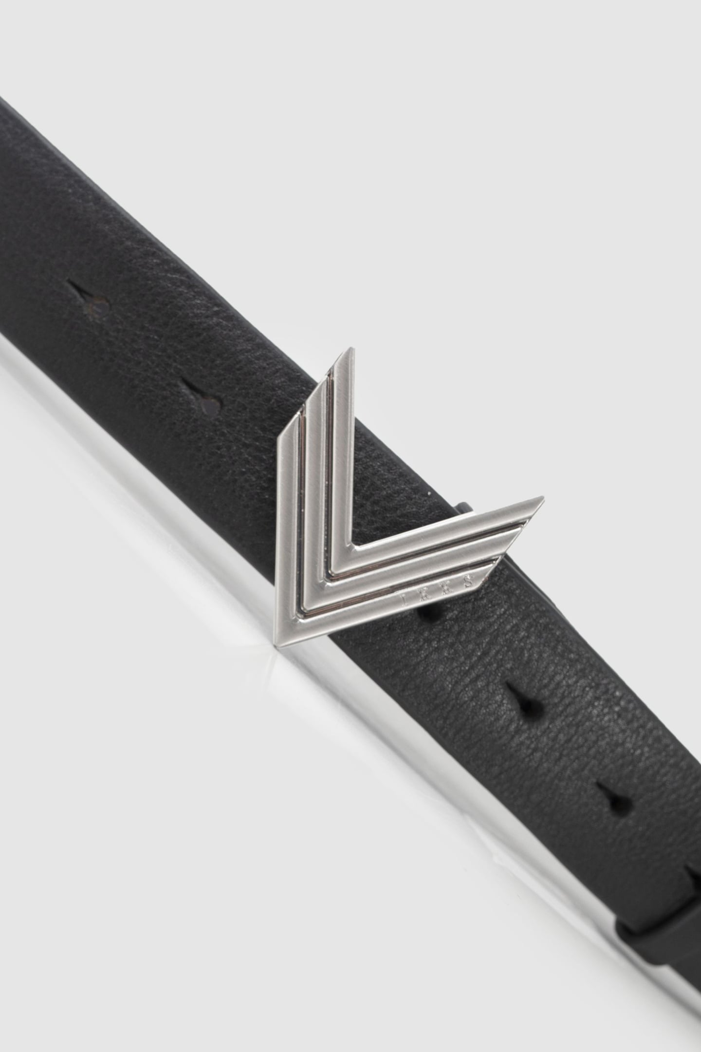 BLACK LEATHER BELT WITH ICONIC CHEVRON BUCKLE 6