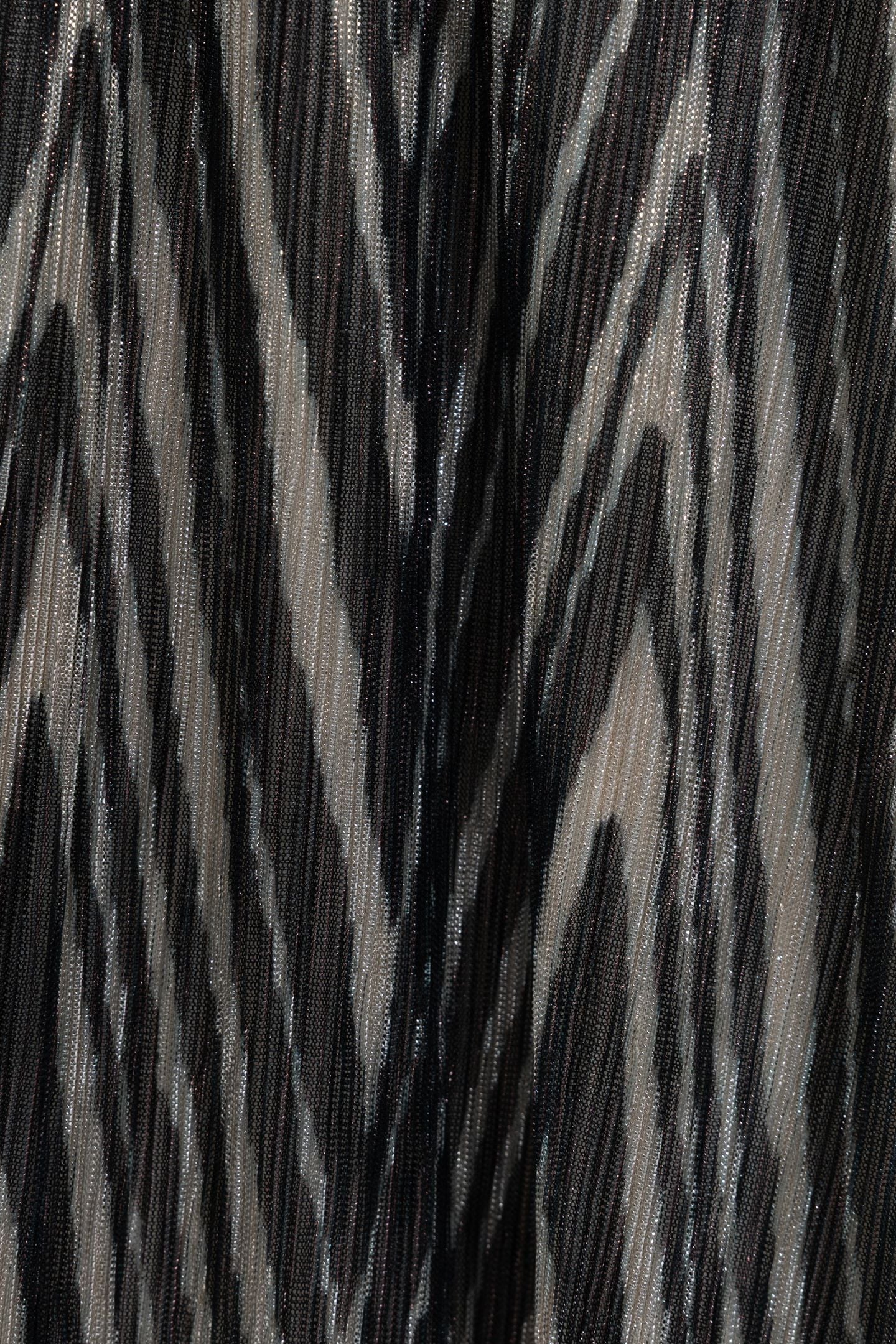 BLACK LONG DRESS WITH GOLD HERRINGBONE PATTERN 7