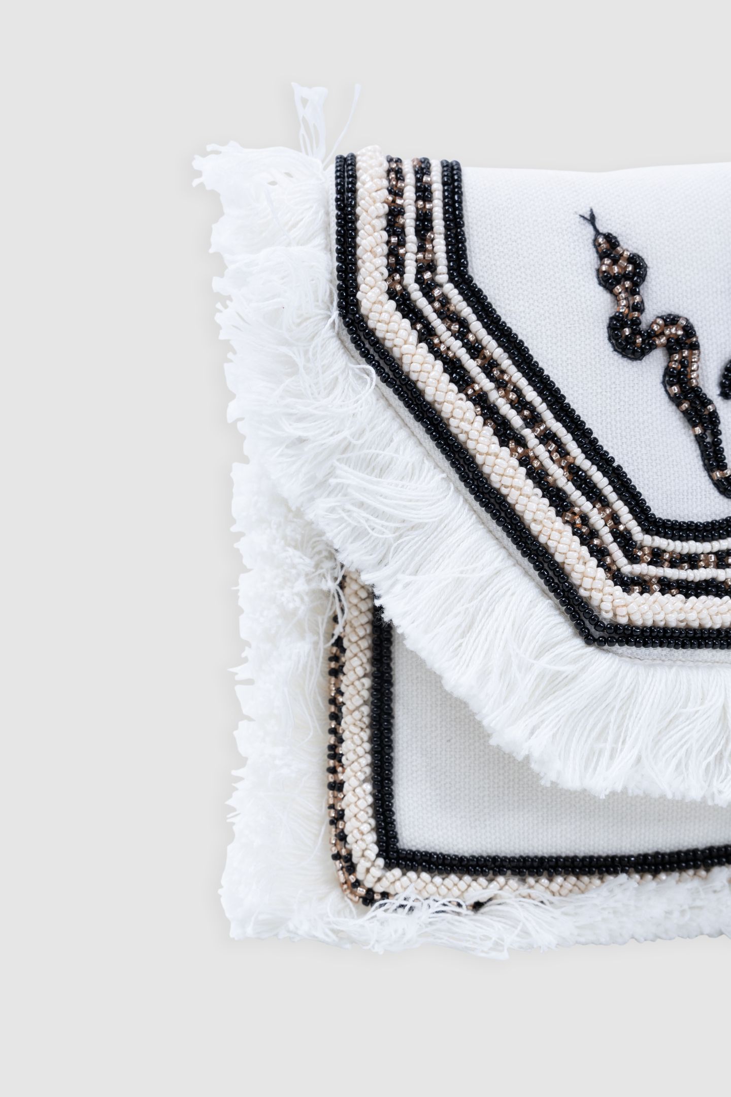 BEIGE HANDBAG WITH PEARL EMBROIDERY 5