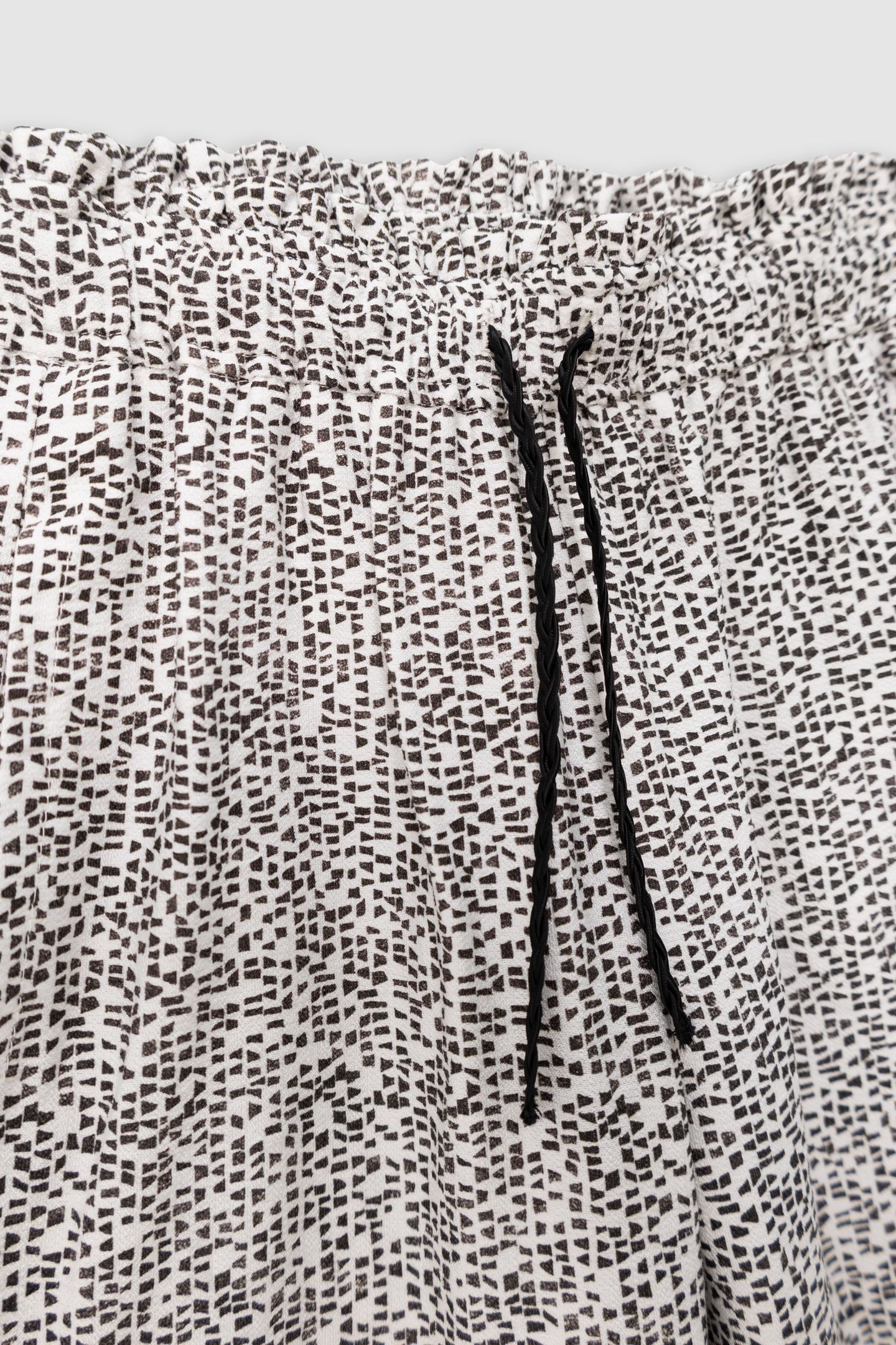 BLACK GRAPHIC PANTS 3