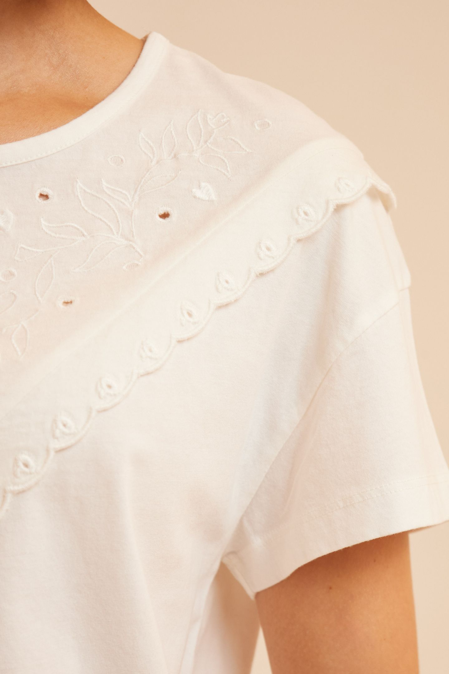 WHITE FLORAL EMBROIDERY T-SHIRT ECRU 6