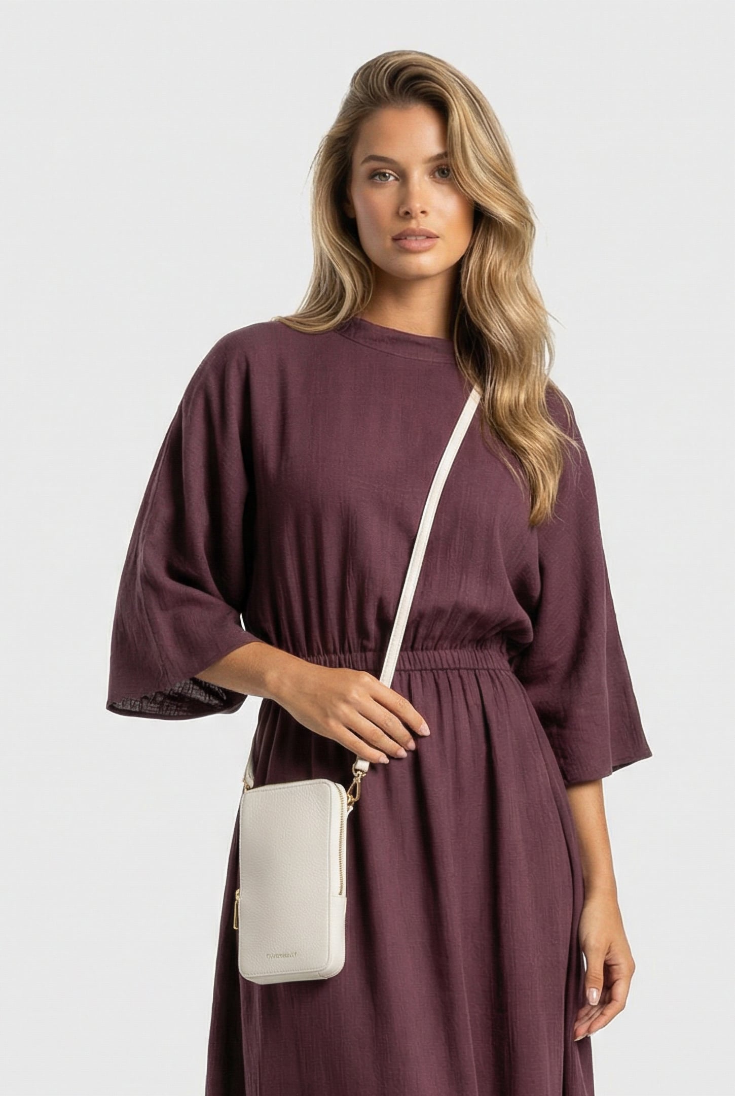 PHONE HOLDER IN LEATHER 1