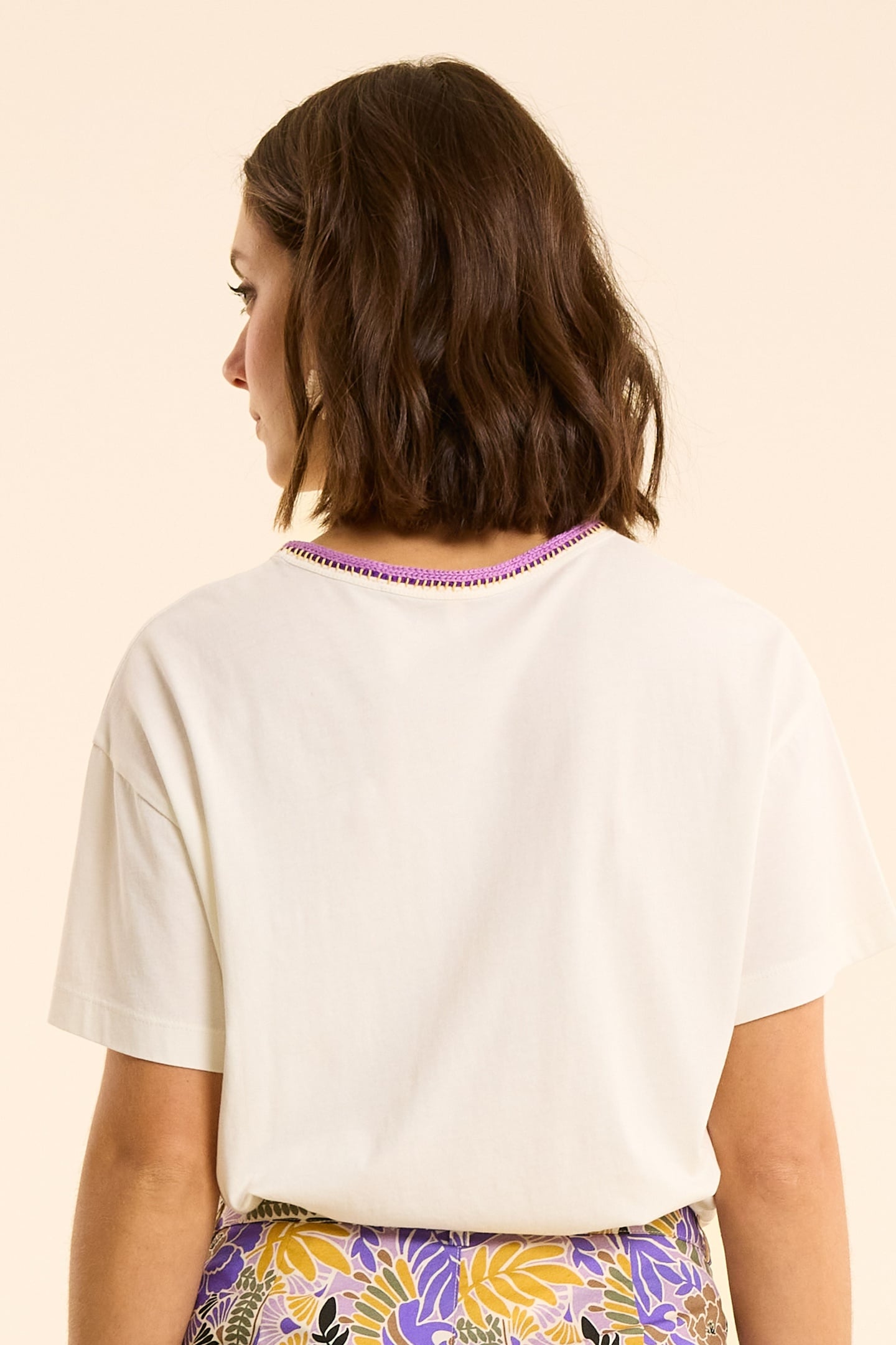 WHITE T-SHIRT WITH EMBROIDERED COLLAR ECRU 4
