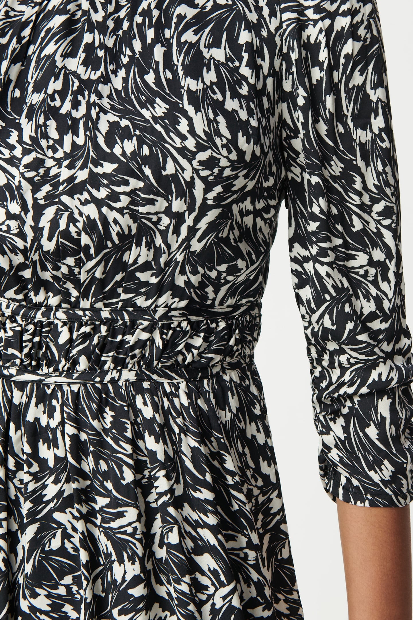 BLACK DRESS LENZING™ ECOVERO™ MINIMAL FLOWER 6