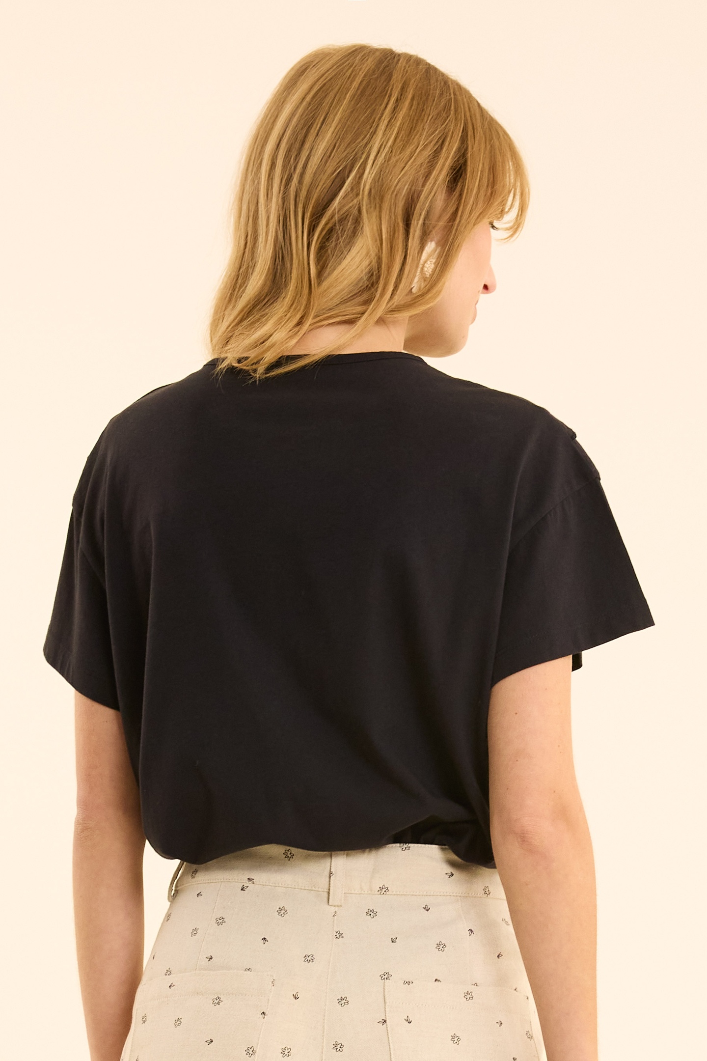 BLACK SHORT-SLEEVE T-SHIRT WITH EMBROIDERED BIB BLACK 3