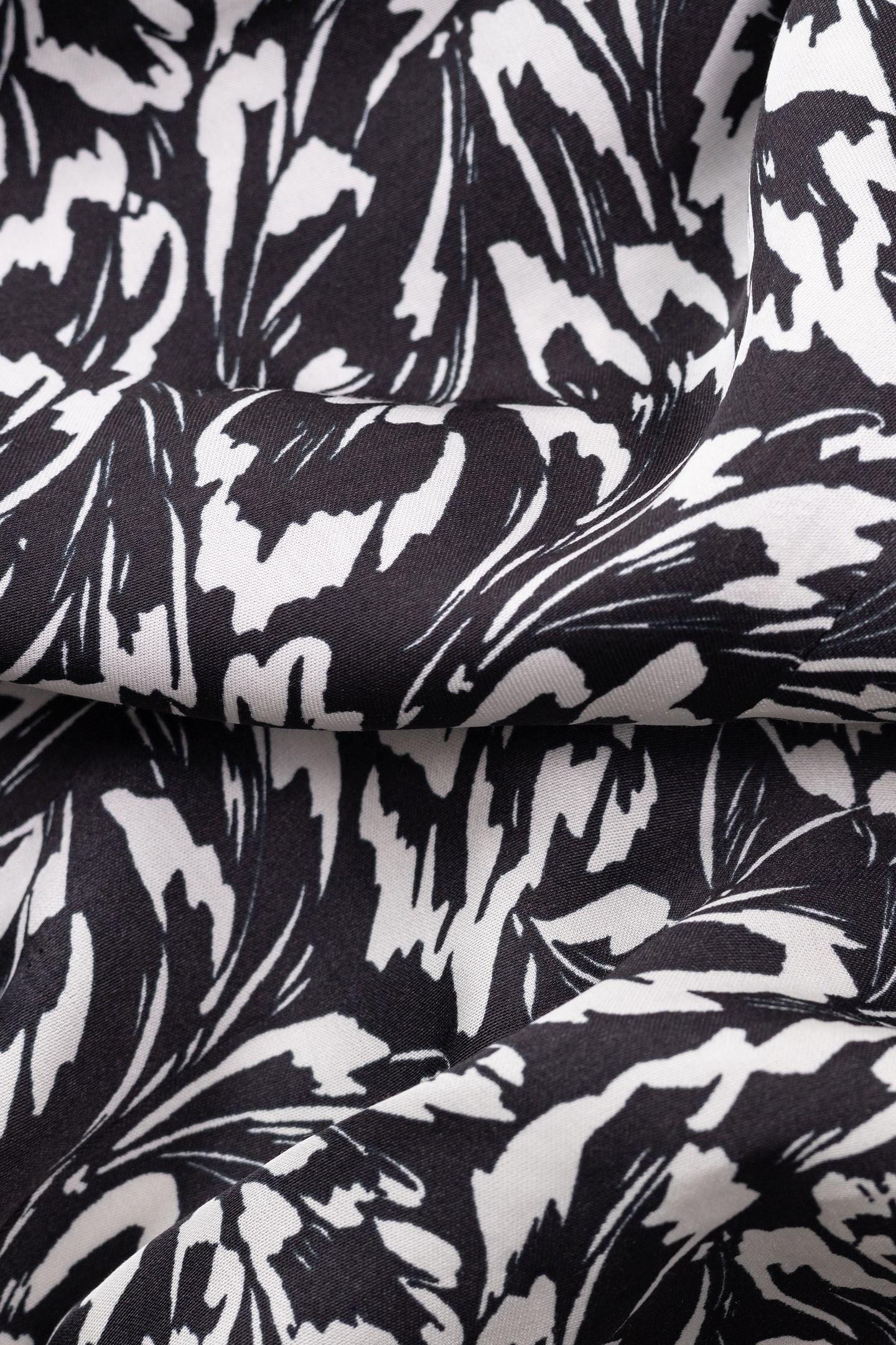 BLACK TOP LENZING™ ECOVERO™ MINIMAL FLOWER 6