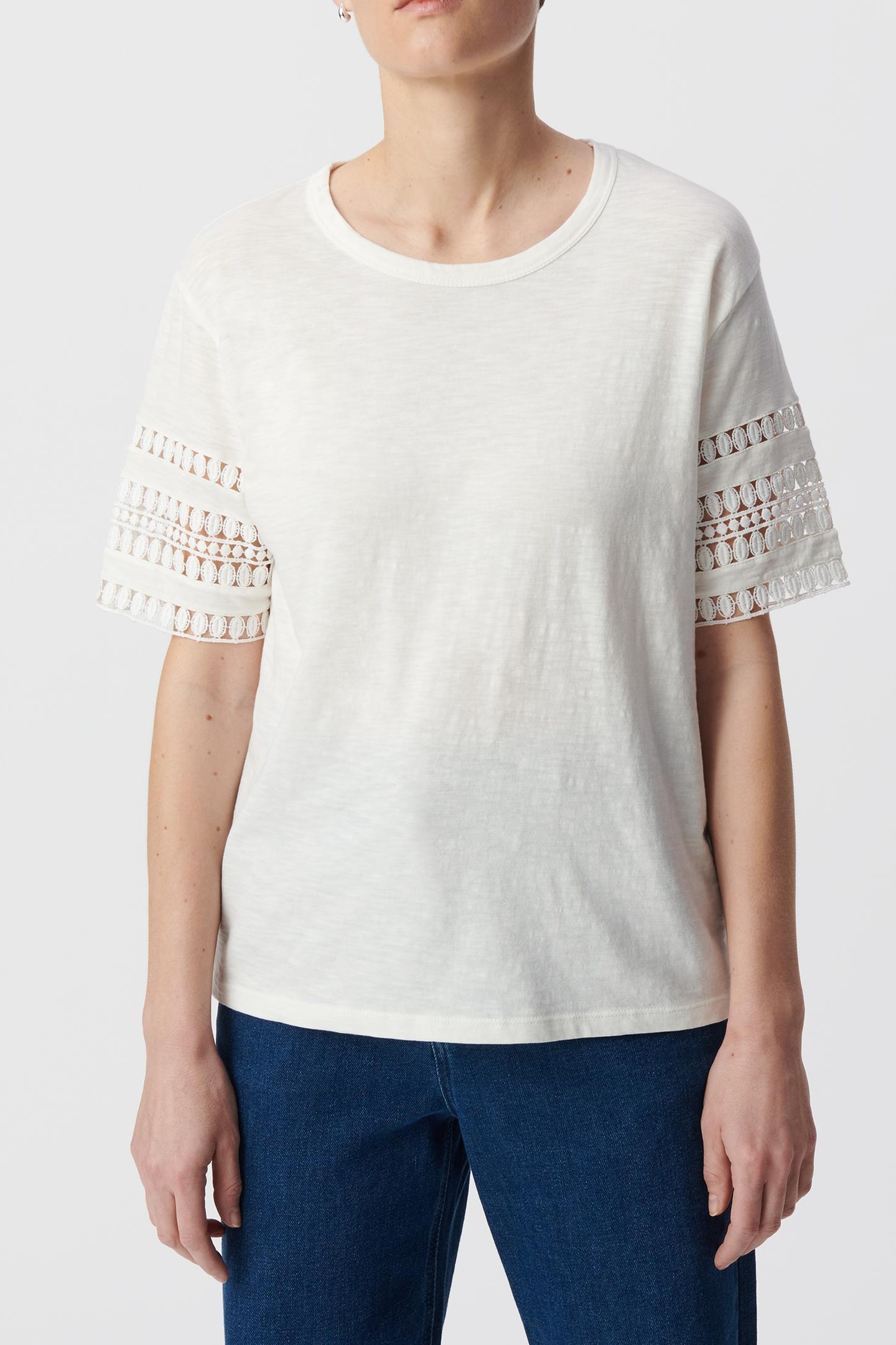 WHITE CREW NECK T-SHIRT WITH LACE SLEEVES 2