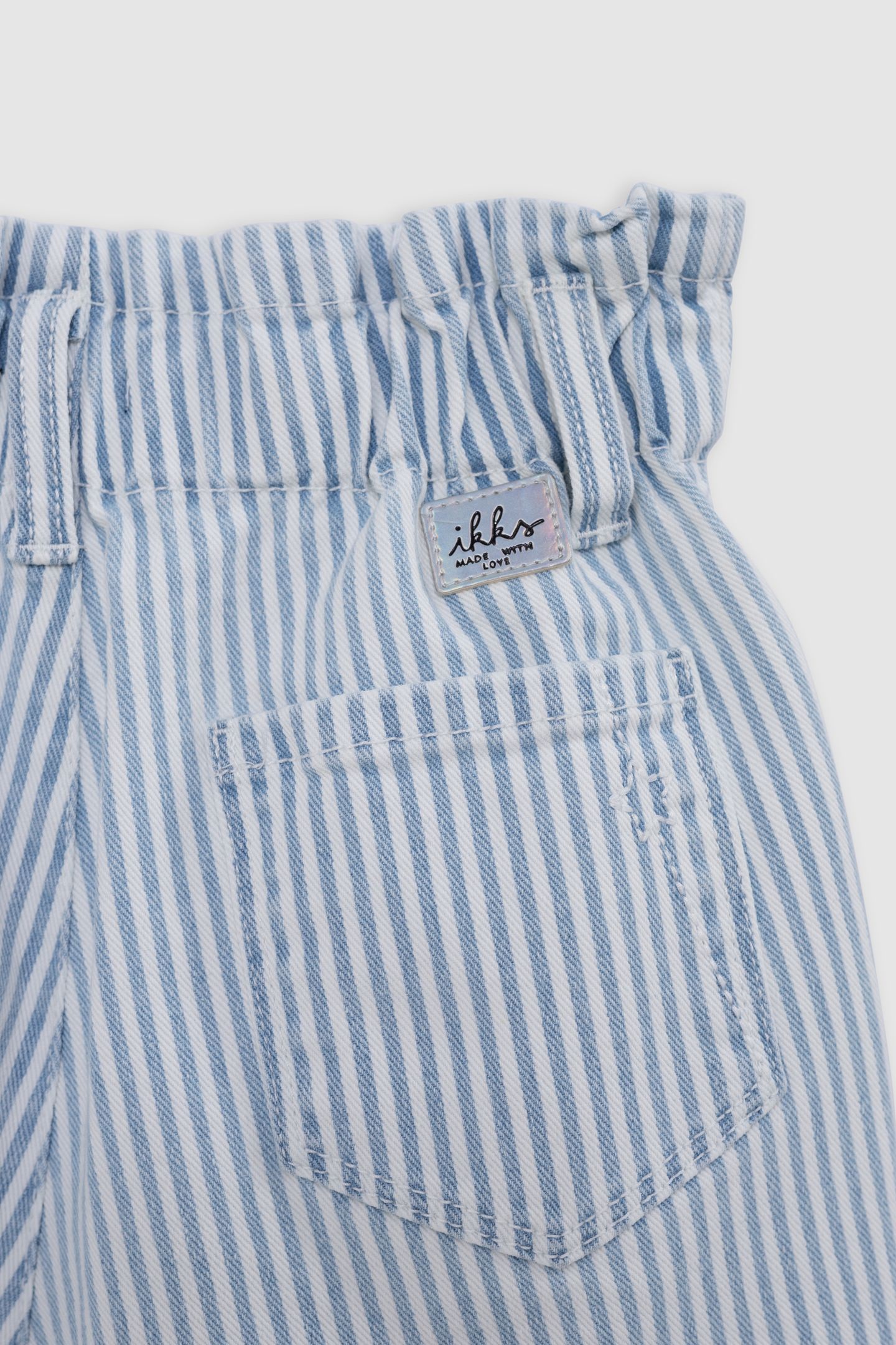WHITE DENIM SHORTS WITH BLUE STRIPES 6