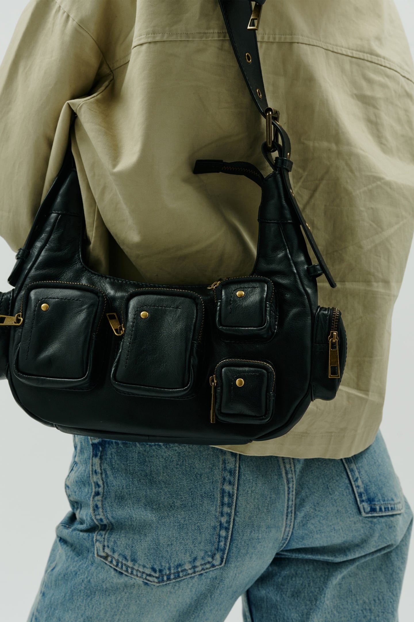 SALLY SMALL POCKET SHEEP BLACK W. GOLD 1