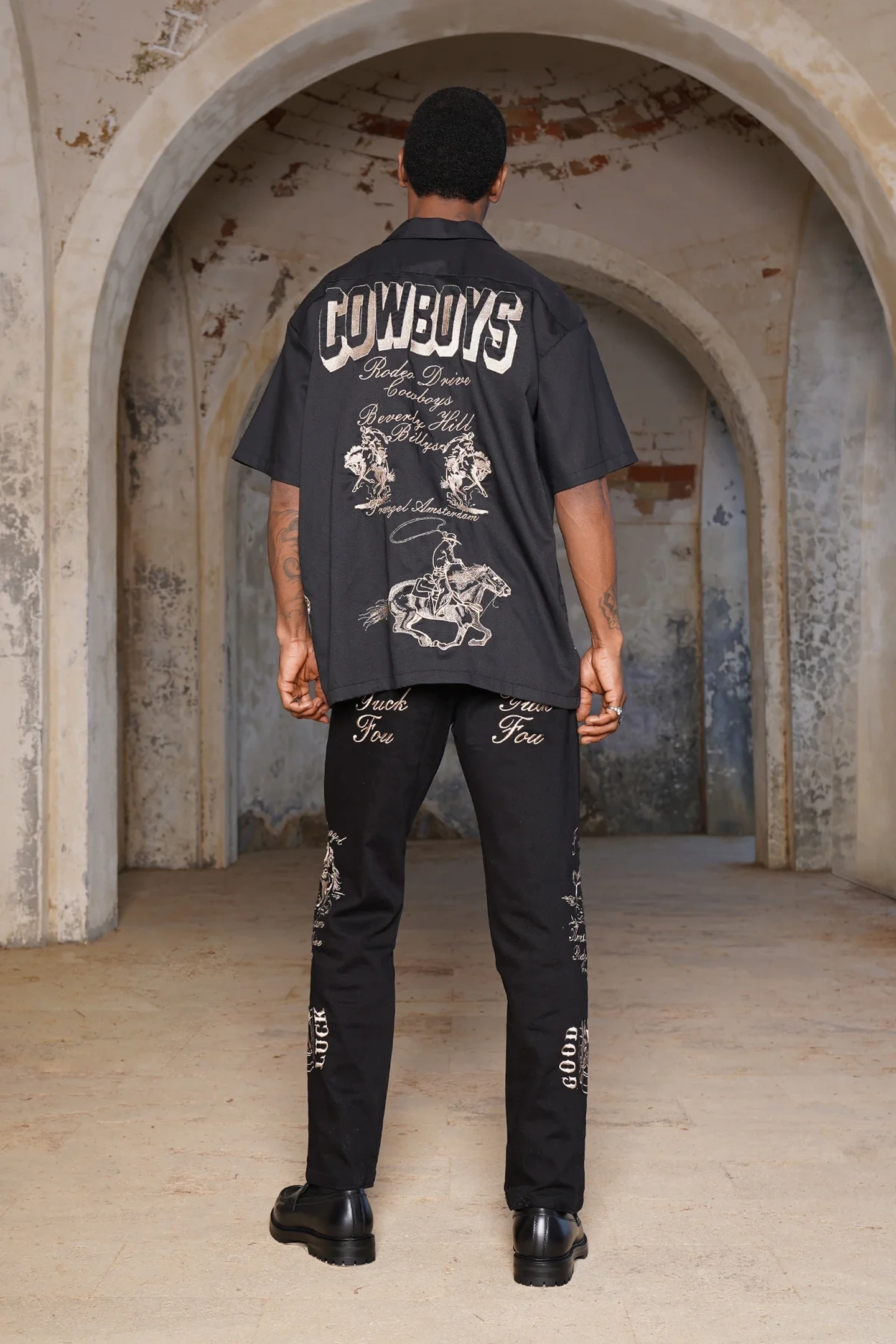 UNISEX CATTLE BLACK 2