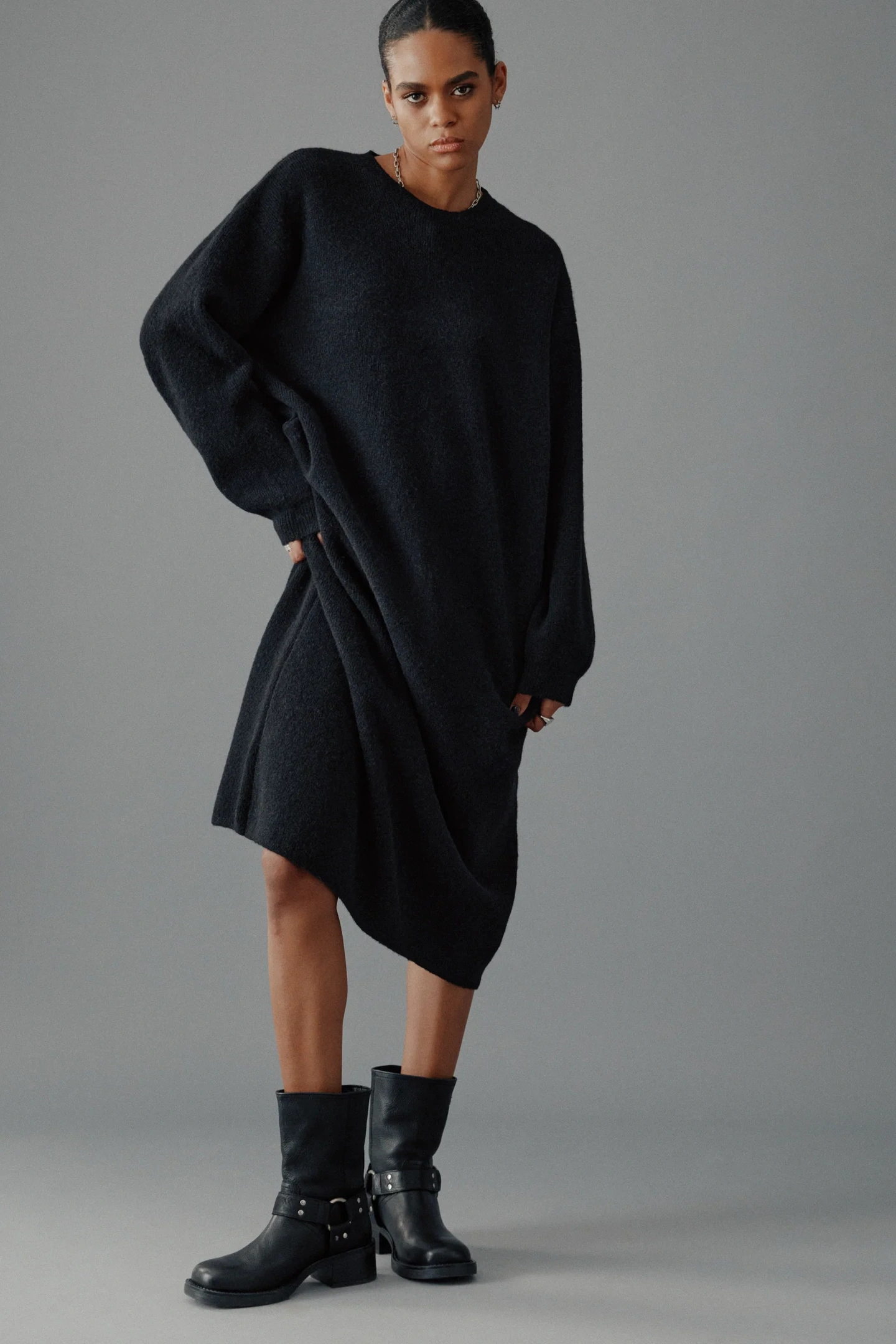 THE BLACK OVERSIZED KNITTED DRESS 1