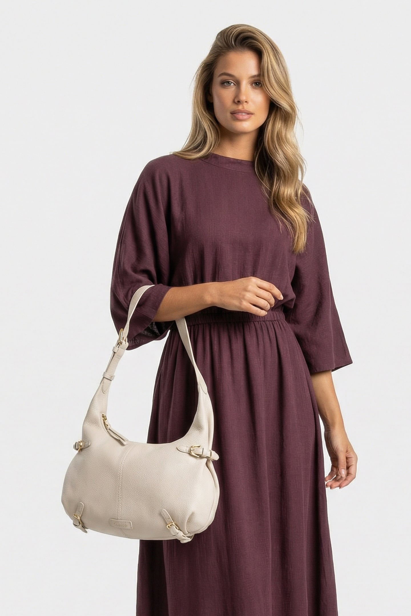 LARGE LEATHER SHOULDER BAG IN CREAM 1