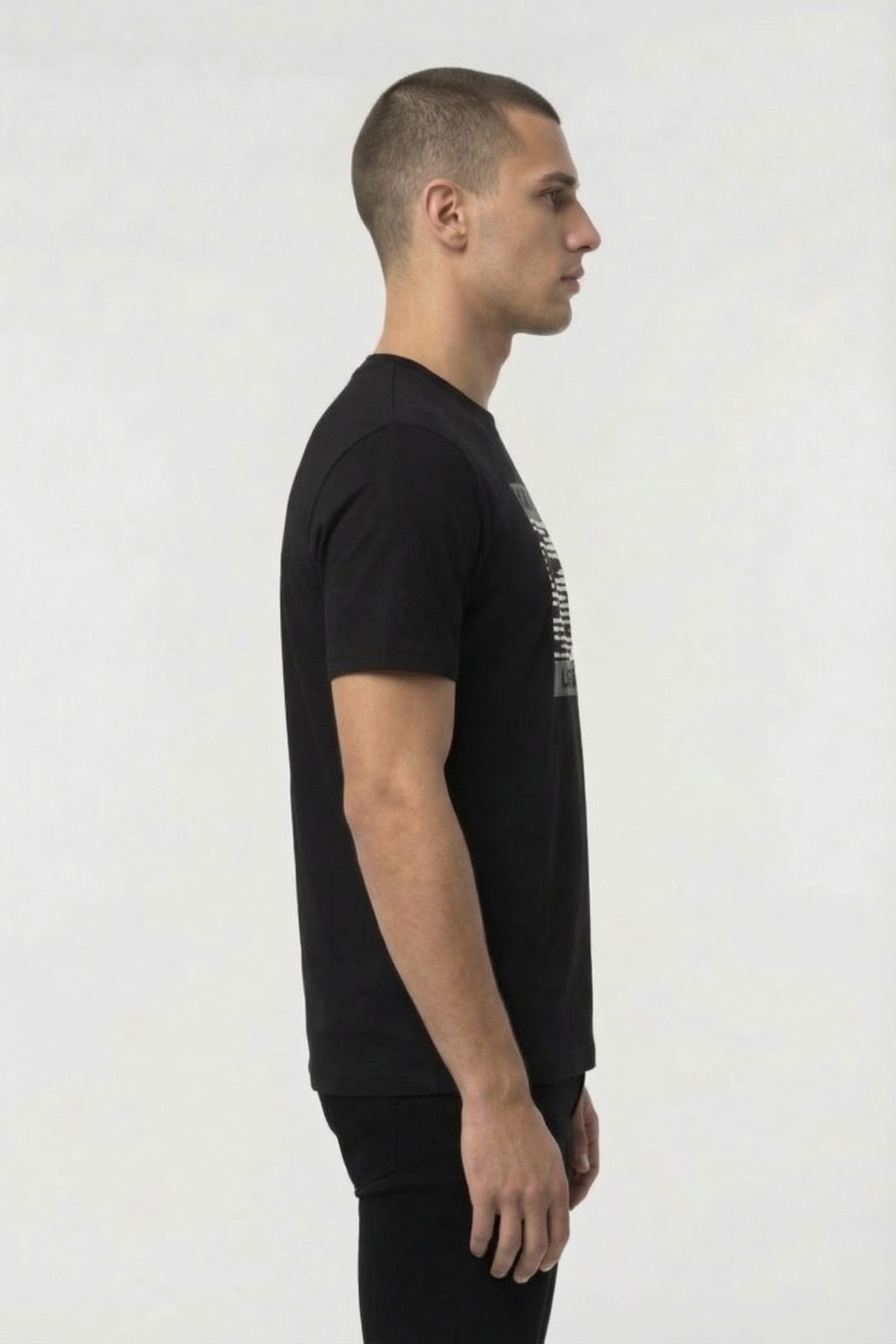 BLACK T-SHIRT CREWNECK 3
