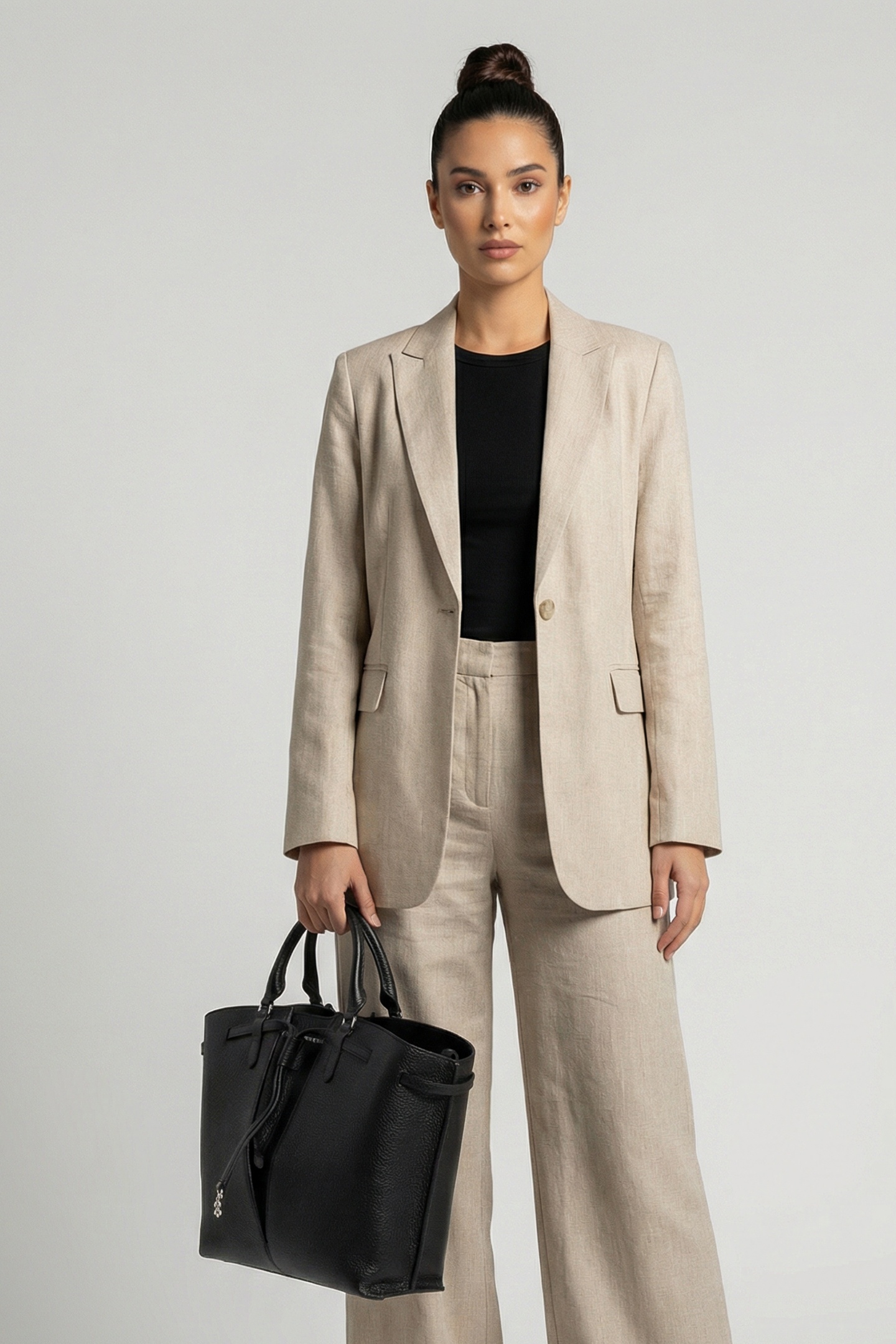 MEDIUM TOTE BAG IN BLACK 1