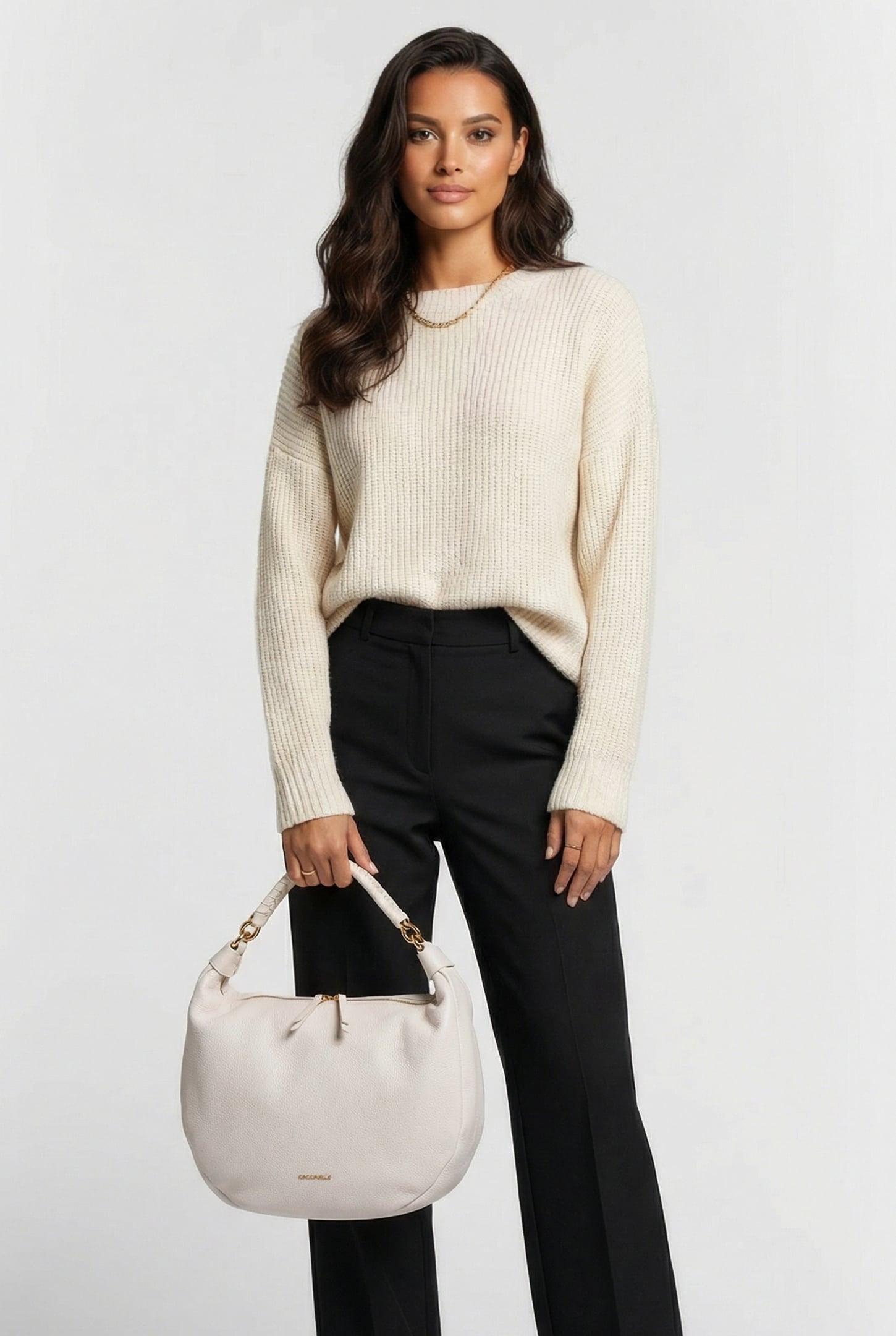 LEATHER MEDIUM SHOULDER BAG IN WHITE 1