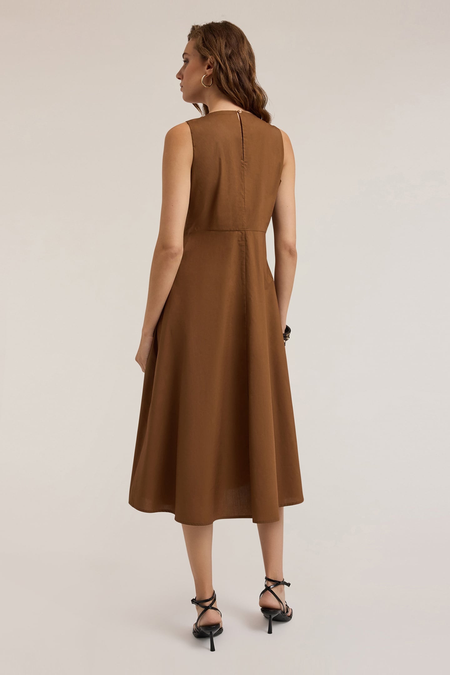 PLEATED DRESS IN POPLIN BROWN 2