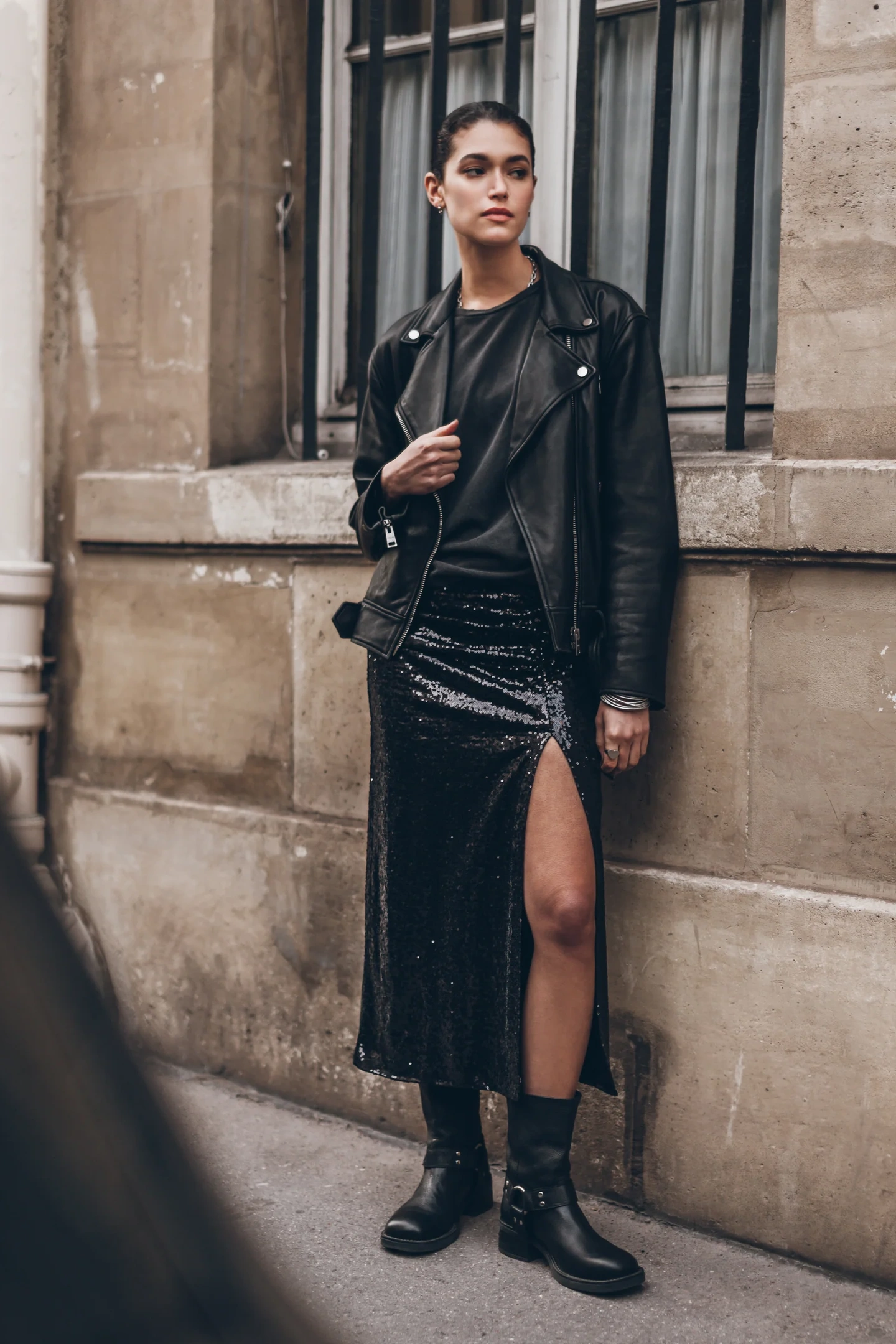 THE BLACK LONG SLIT SEQUIN SKIRT 1