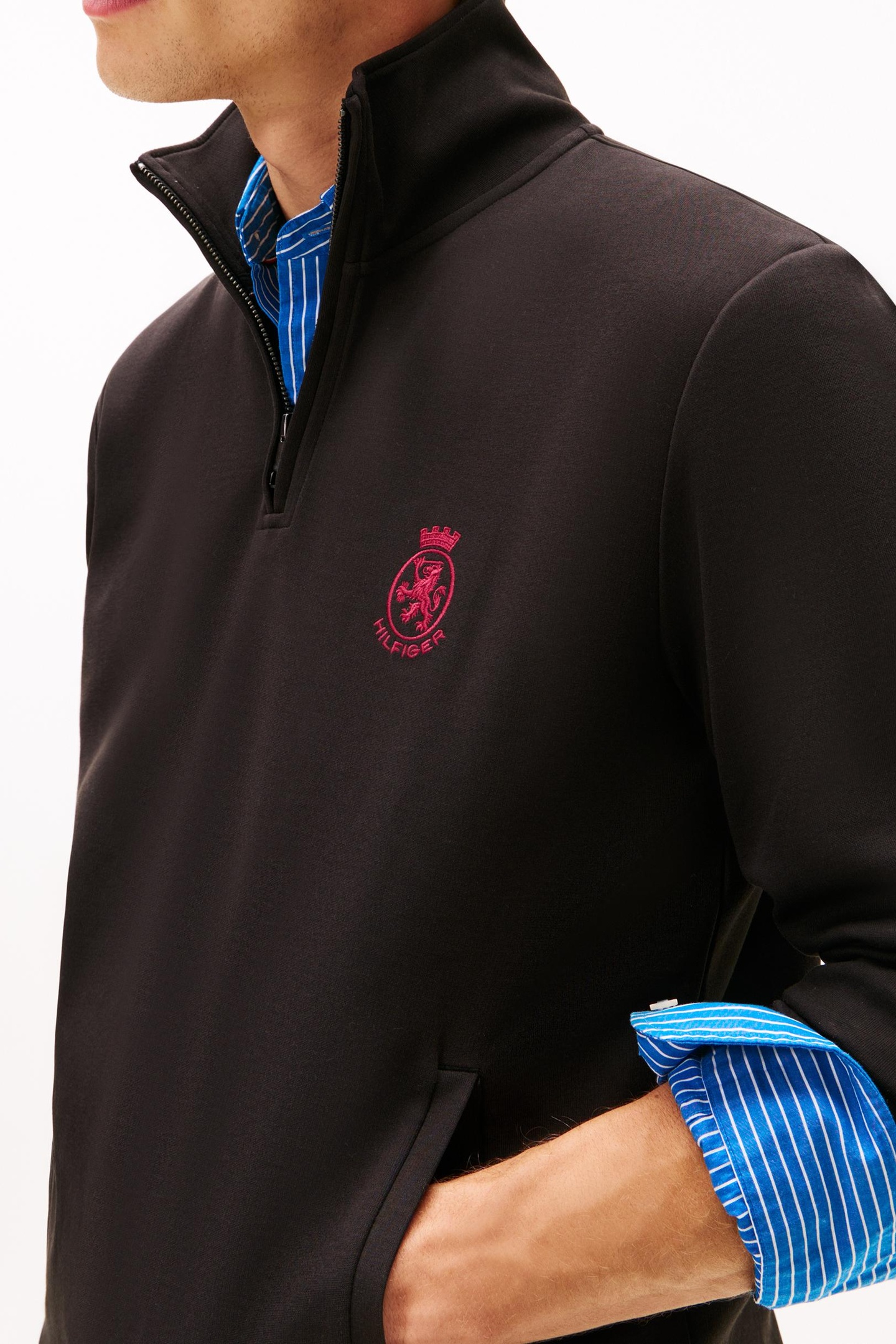 CREST EMBROIDERY QUARTER-ZIP JUMPER BLACK 2