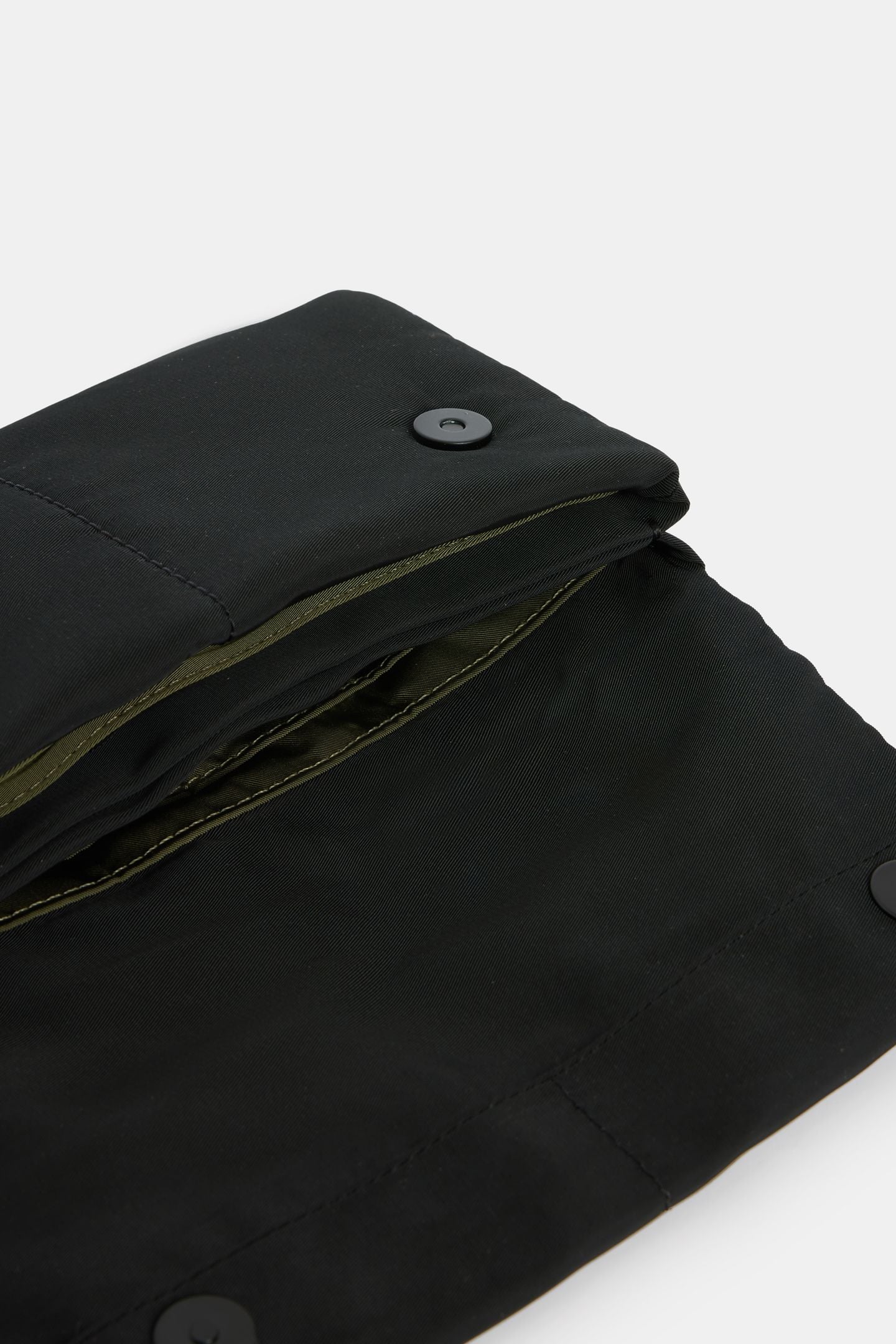 EZRA REC CROSSBODY BLACK 8