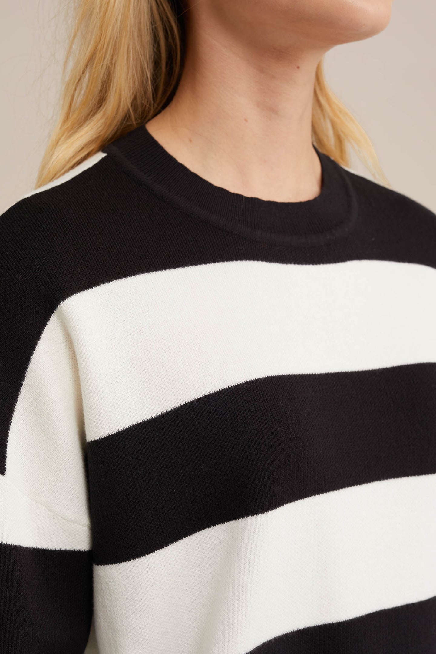 KNITTED PULLOVER BLACK 6
