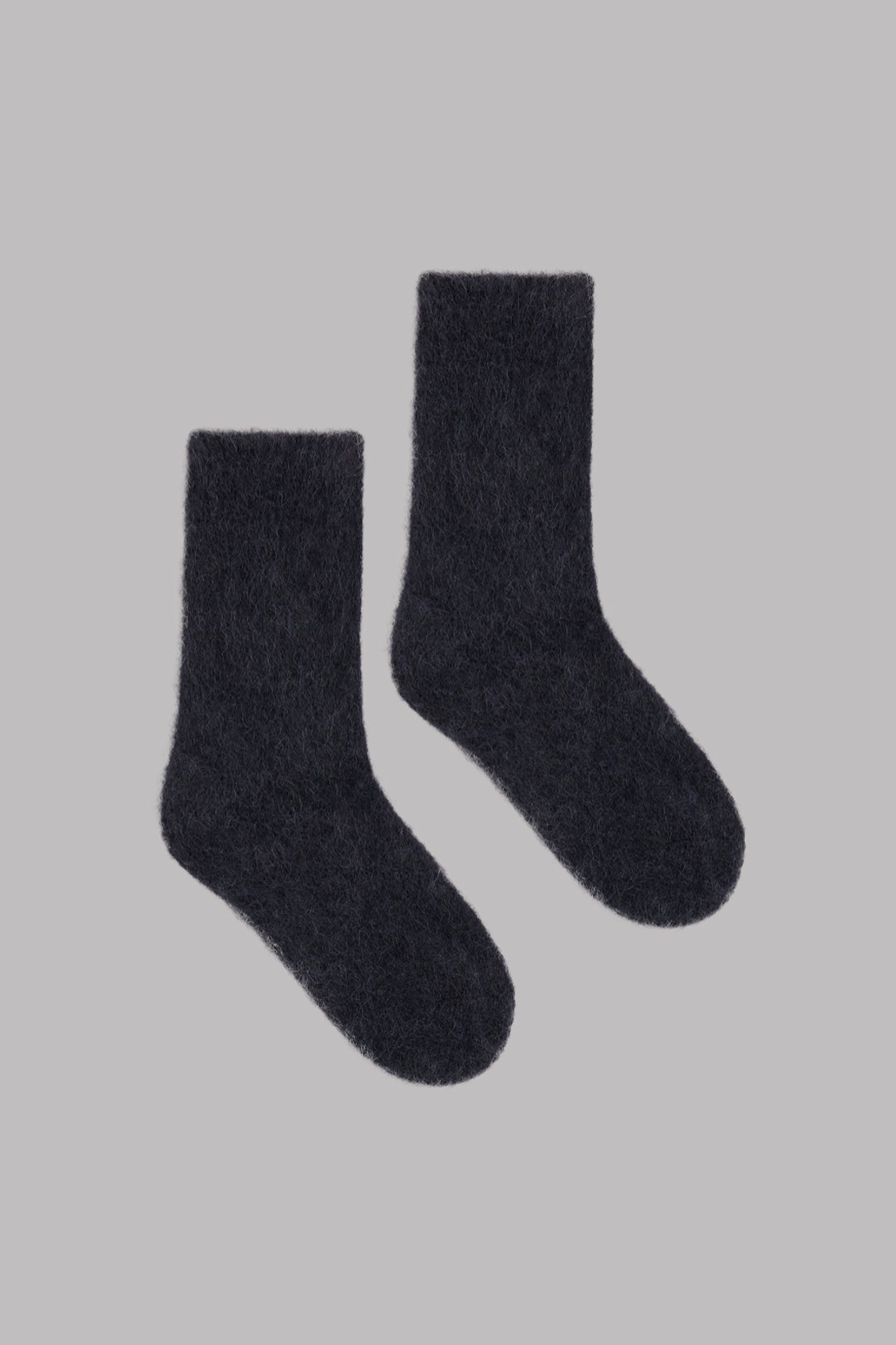 THE BLACK FLUFFY ALPACA KNIT SOCKS 1