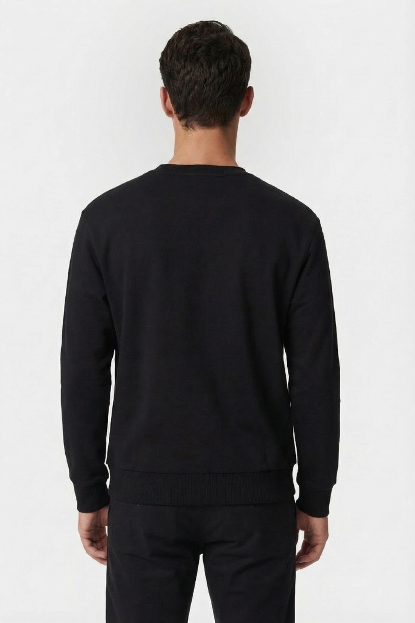 BLACK SWEAT CREWNECK 2