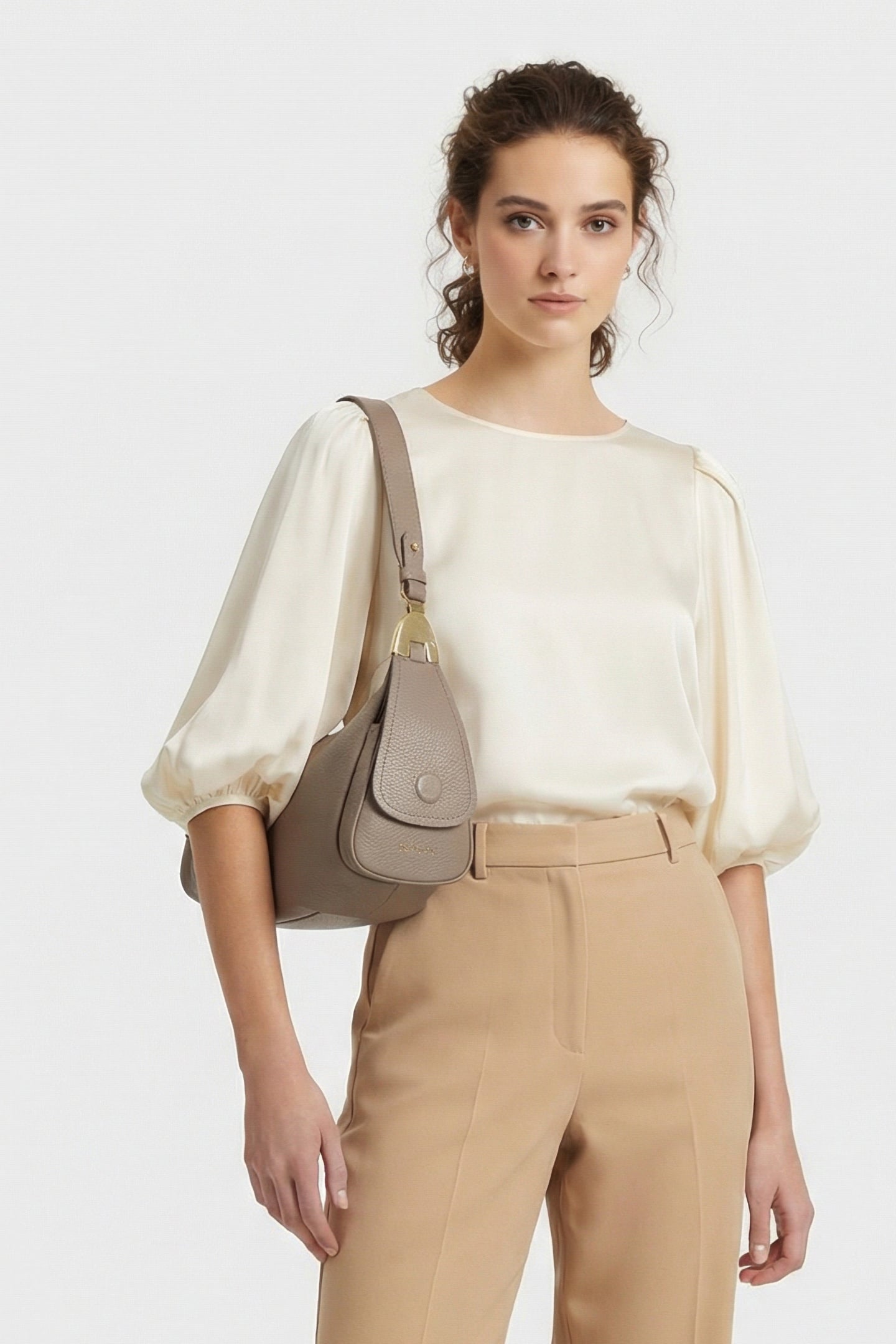 LEATHER SHOULDER BAG WITH POCKETS IN BEIGE 1