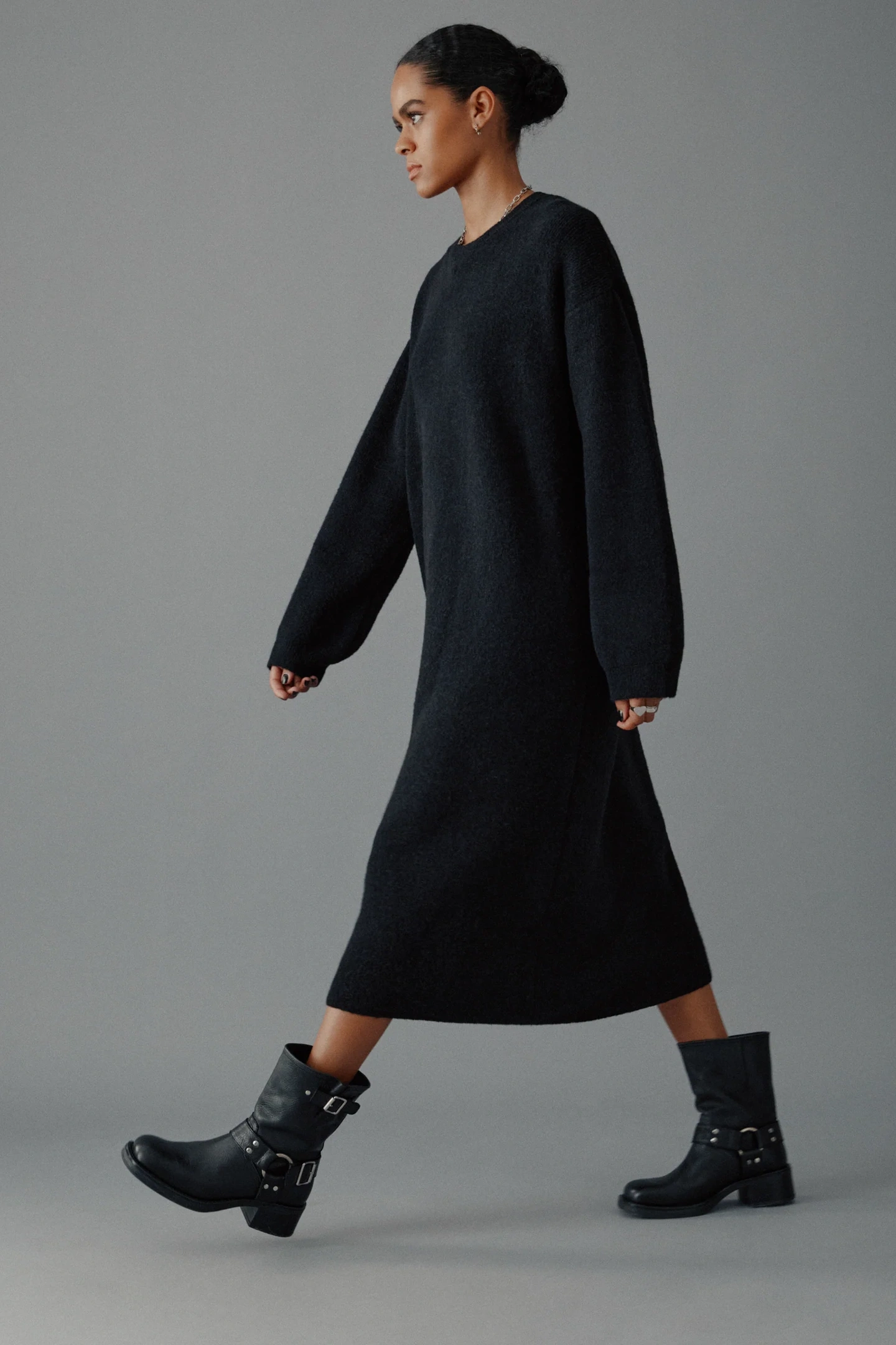 THE BLACK OVERSIZED KNITTED DRESS 2