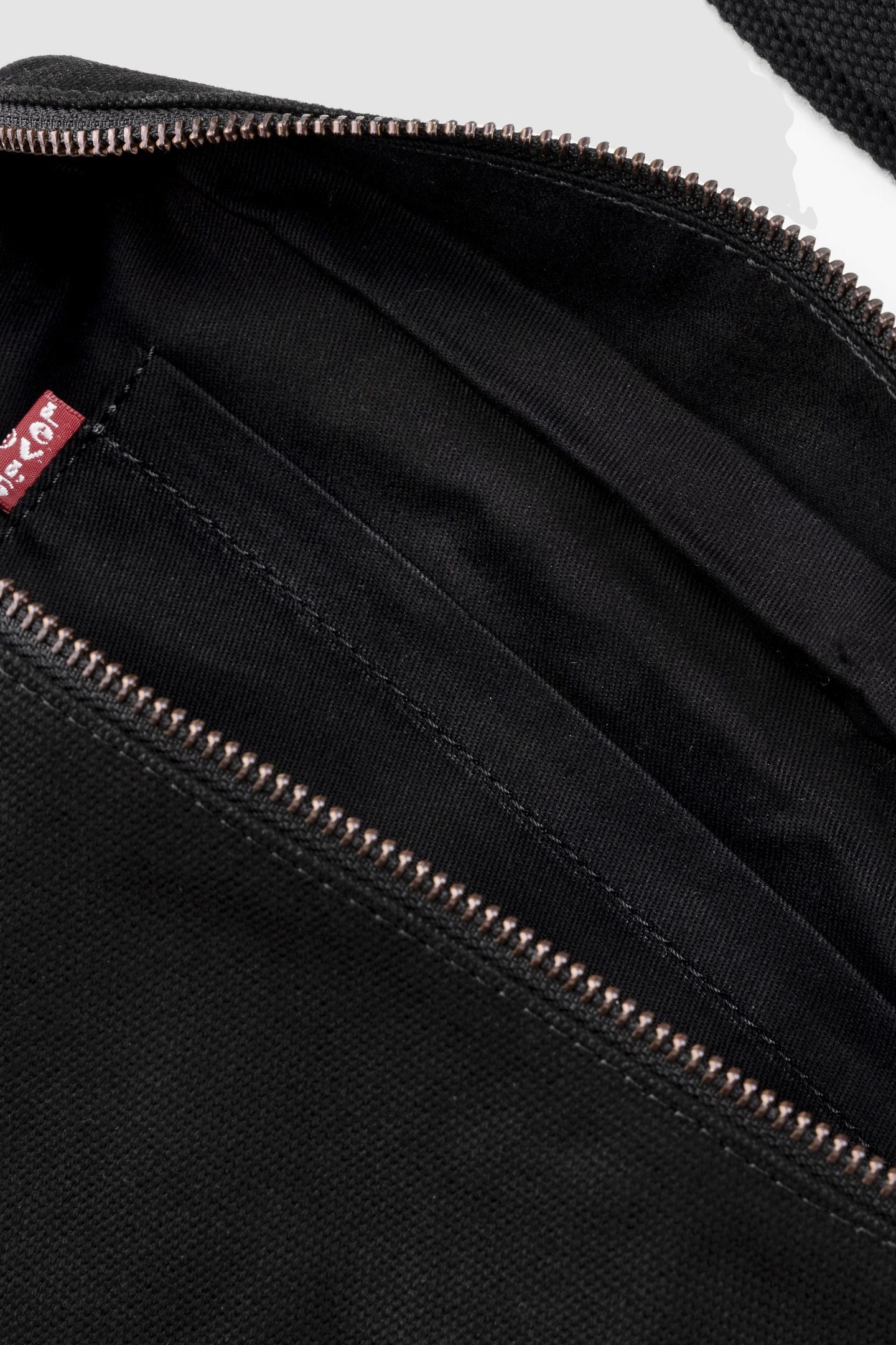LEVI'S® DEVON CROSSBODY BAG BLACK 4
