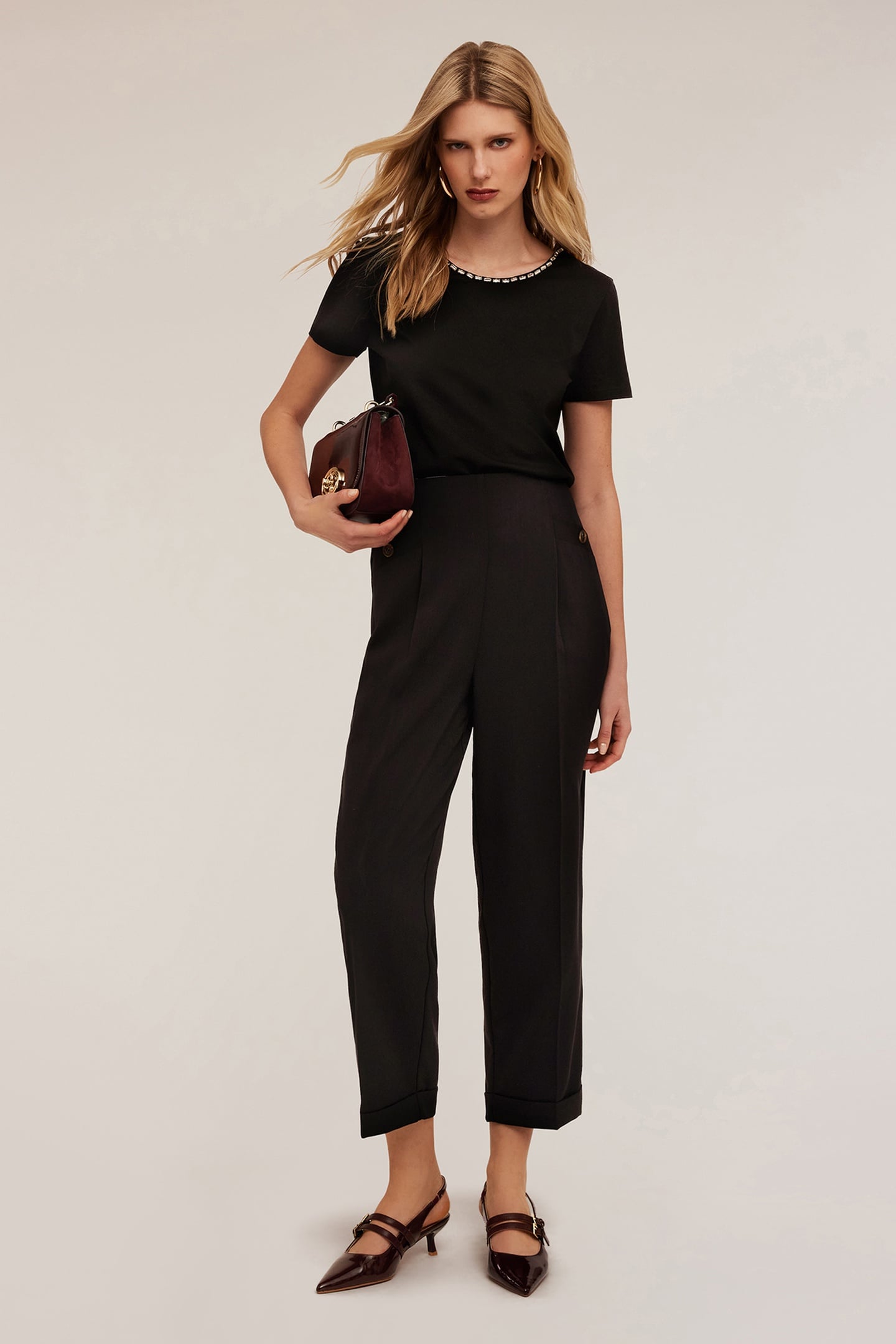 CARROT TROUSERS WITH TURN-UPS BLACK 2